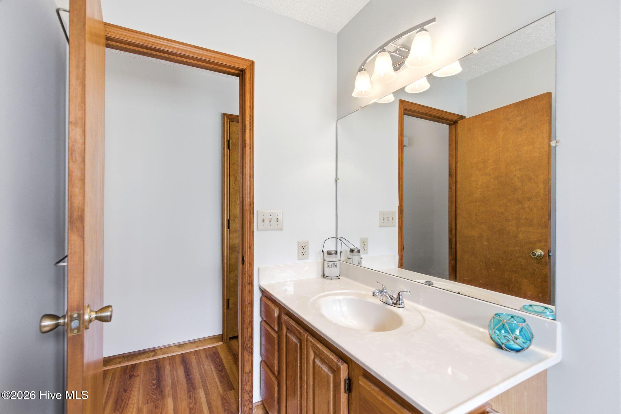 100564018 | Photo 19