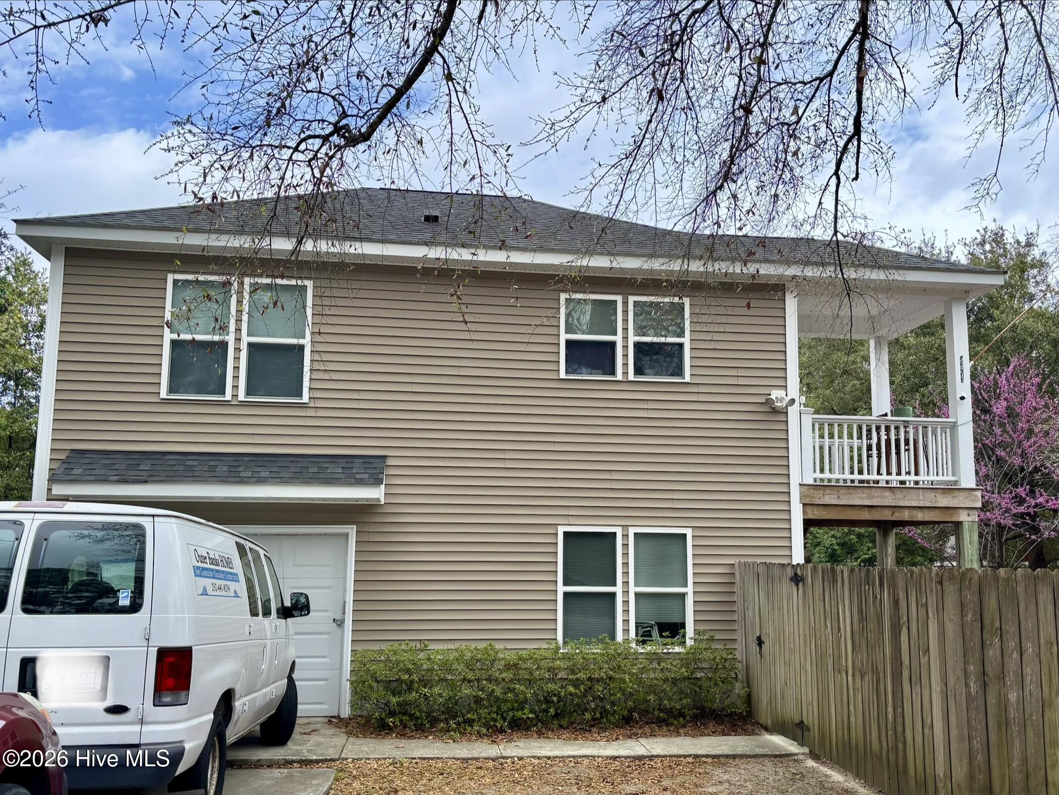 100561004 | Photo 30