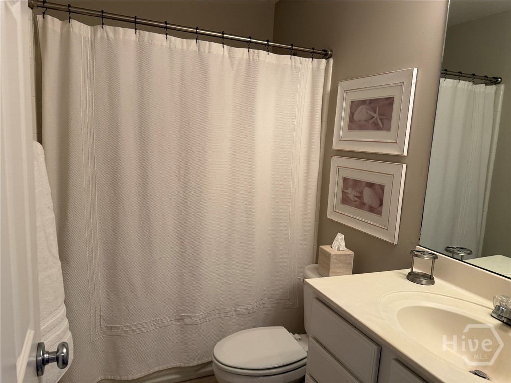 Entry Hall Bath with Tub/Shower