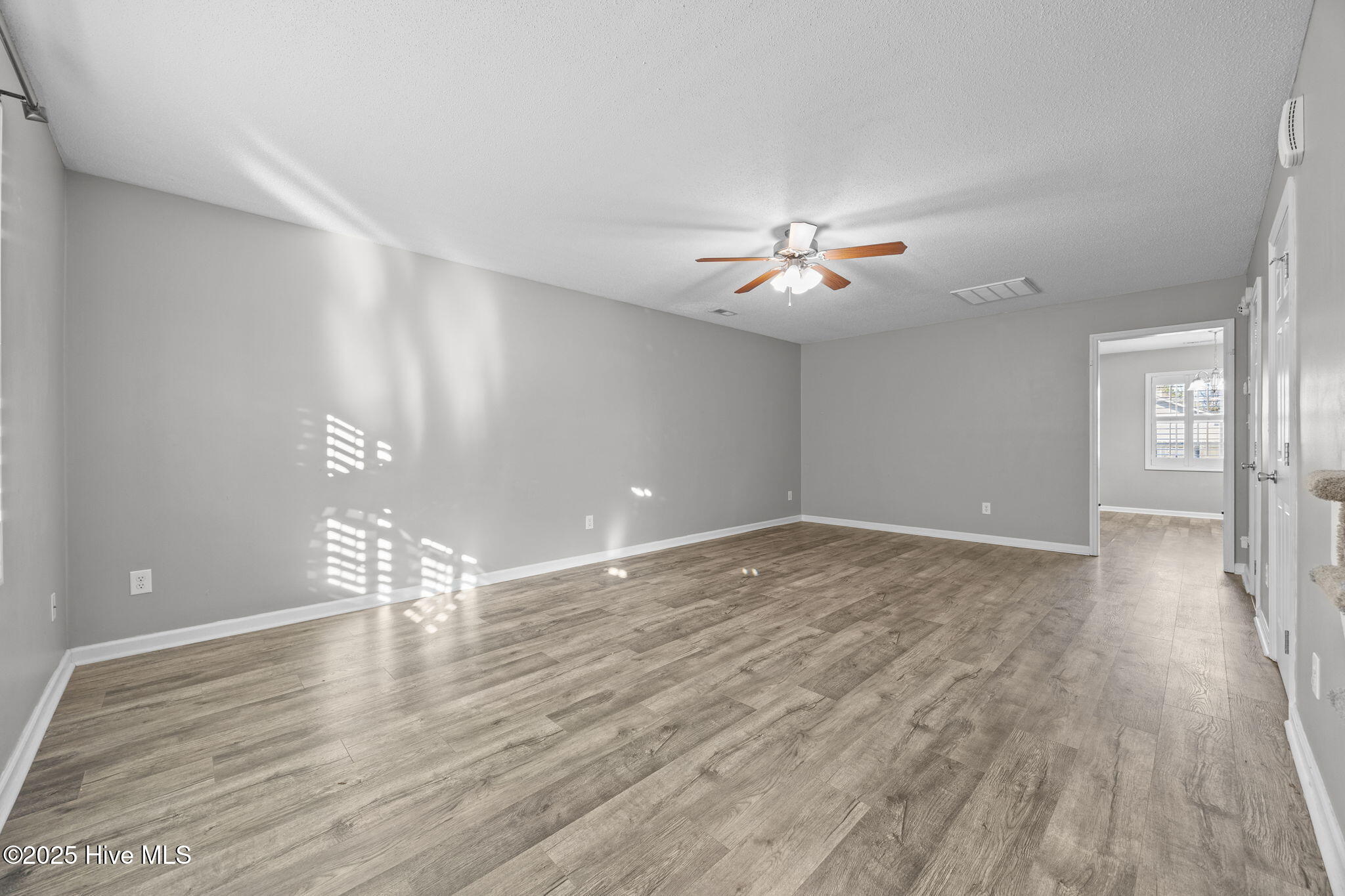 100546032 | Photo 26