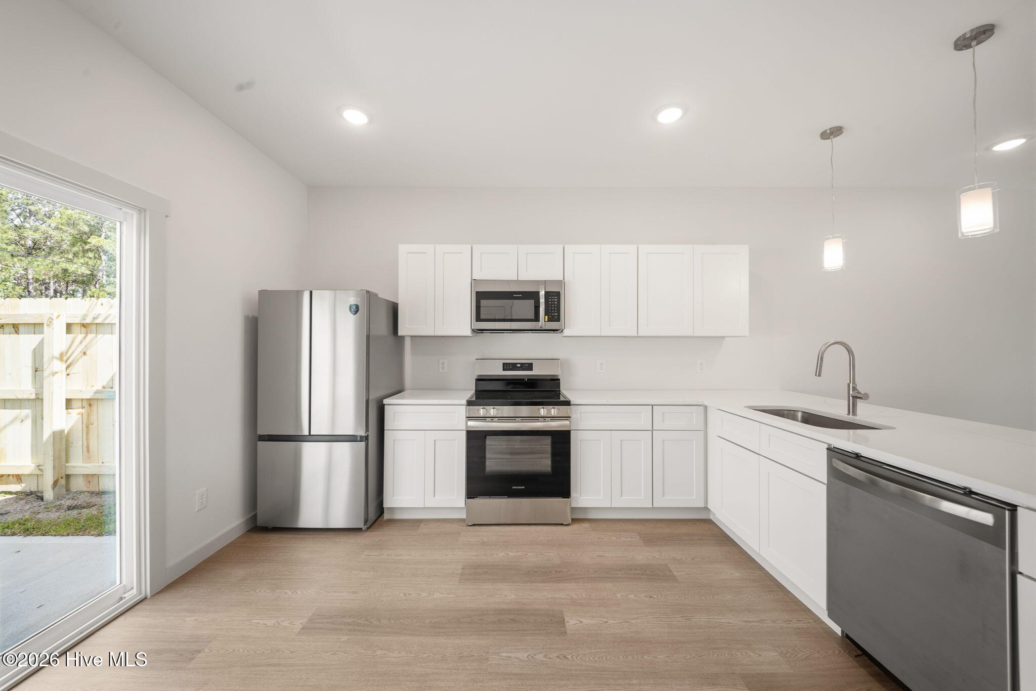 100562147 | Photo 41