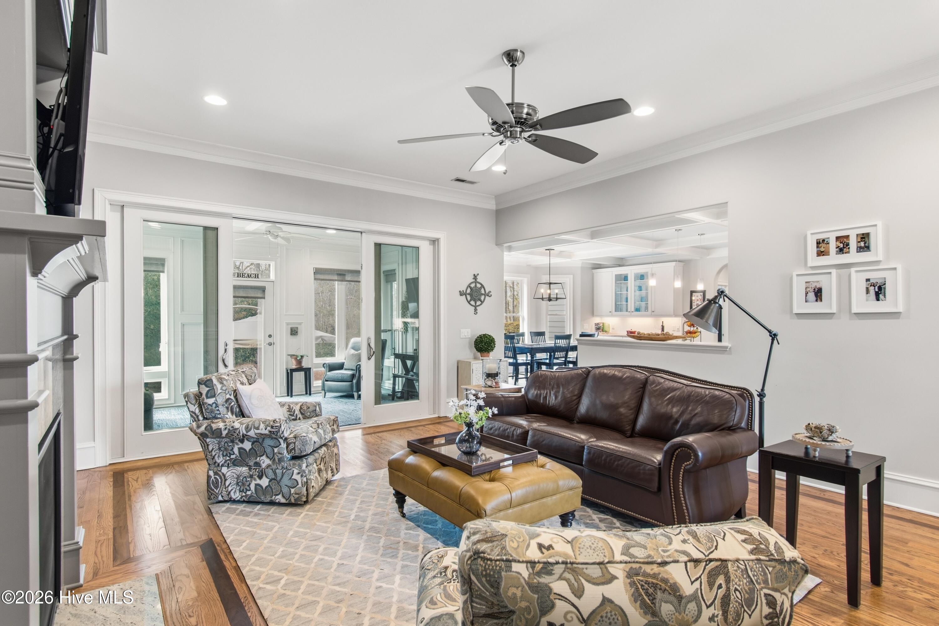 100555606 | Photo 10