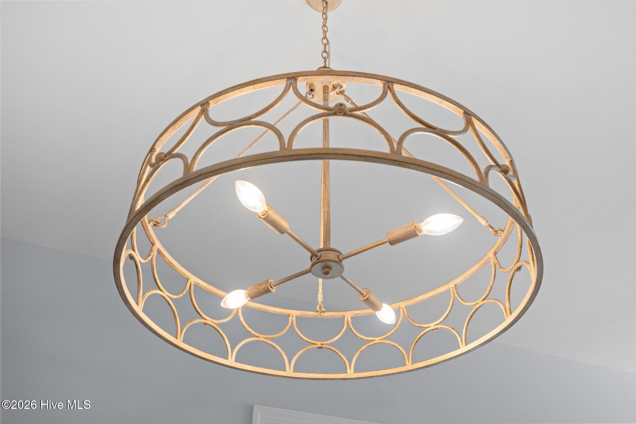 100563198 | Photo 13