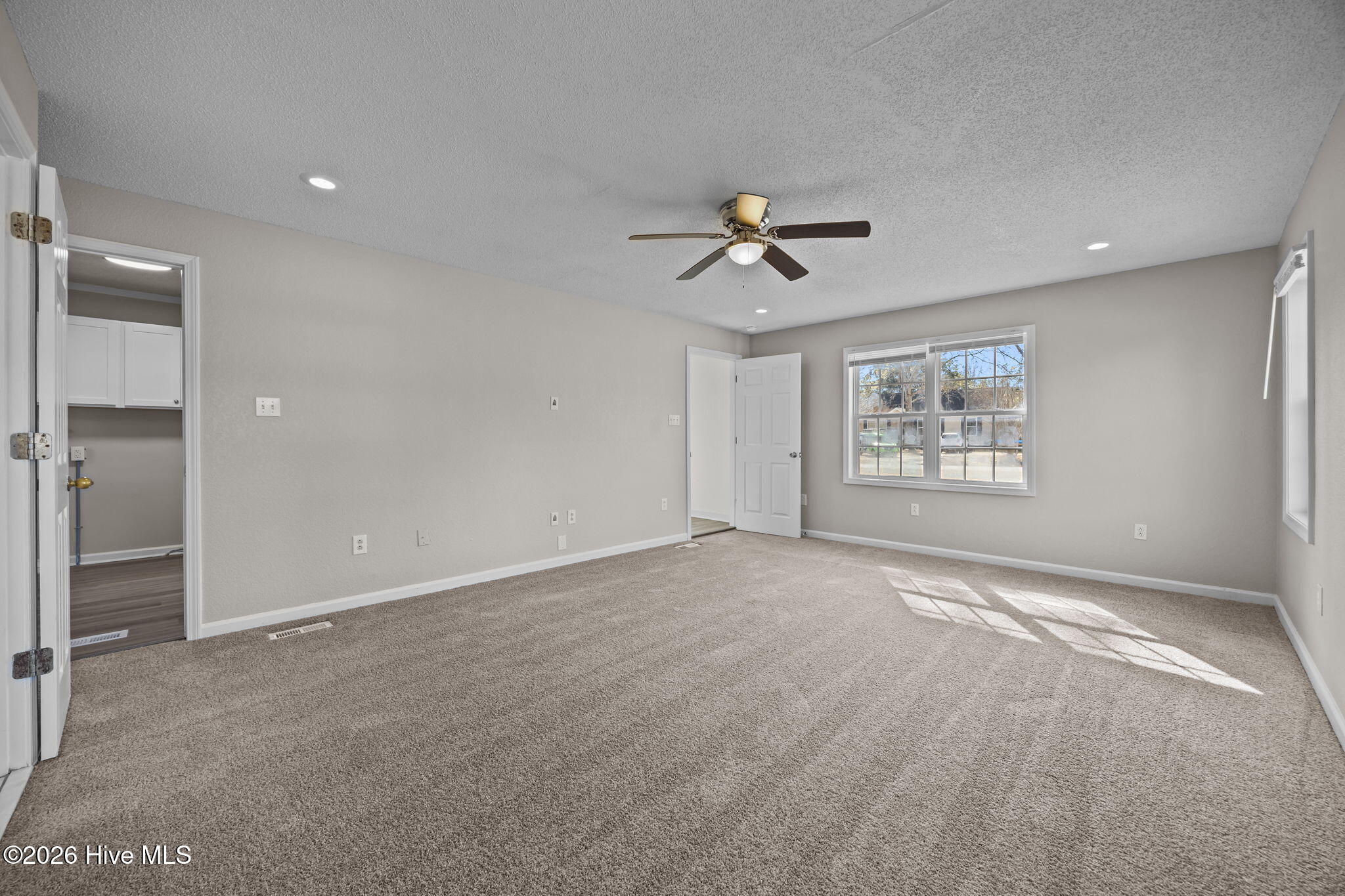 100553167 | Photo 27