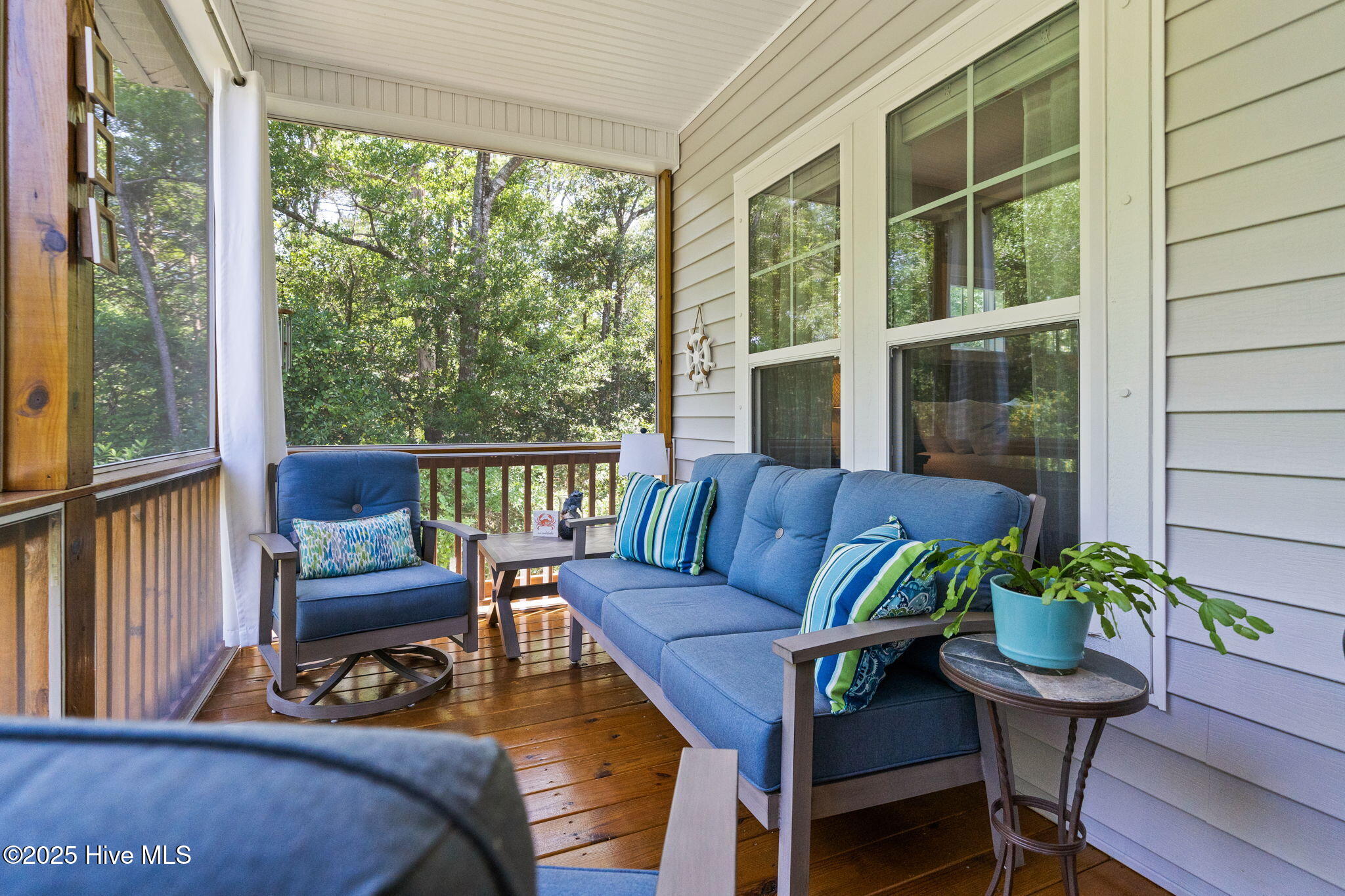 100566861 | Photo 33