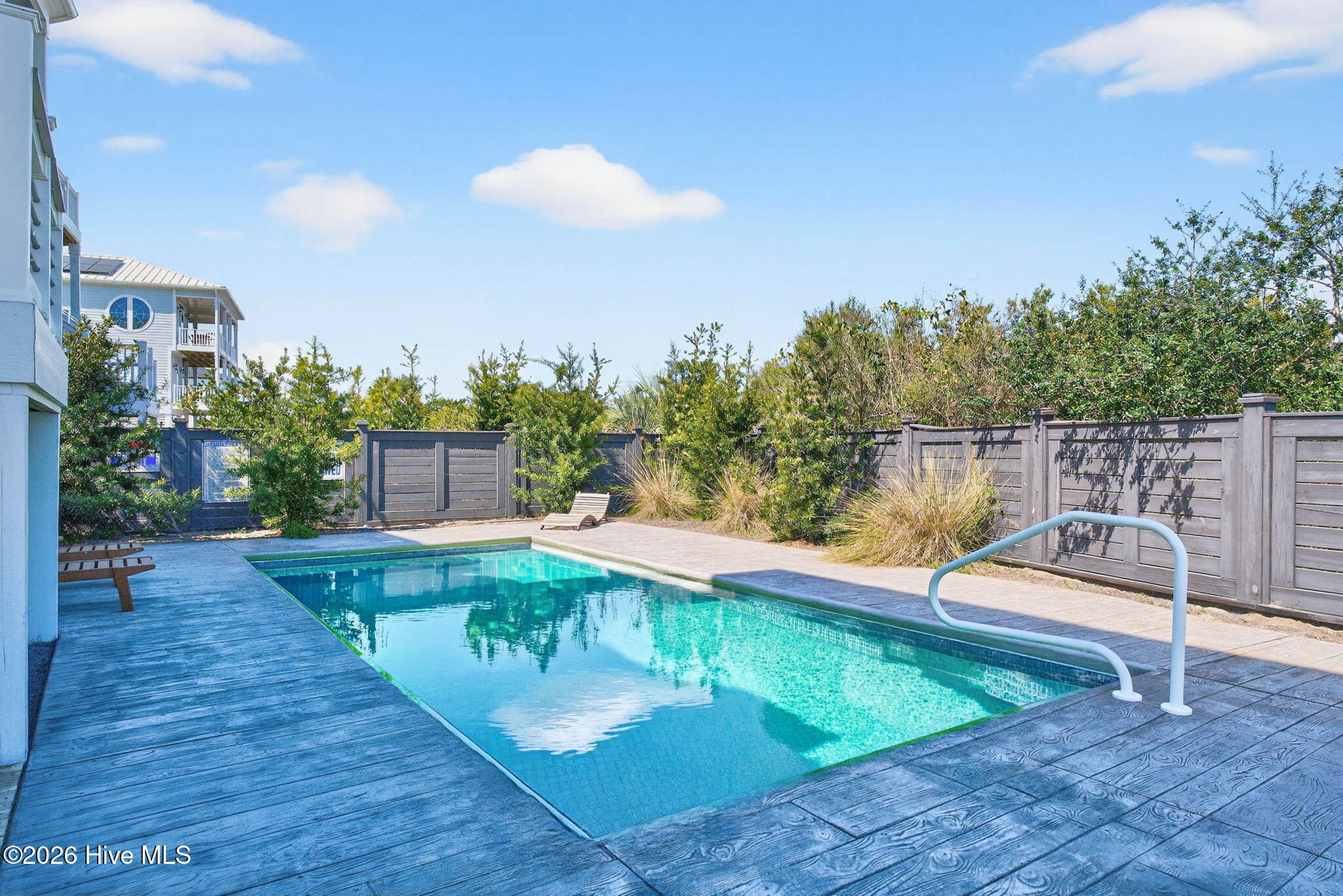 100561676 | Photo 45