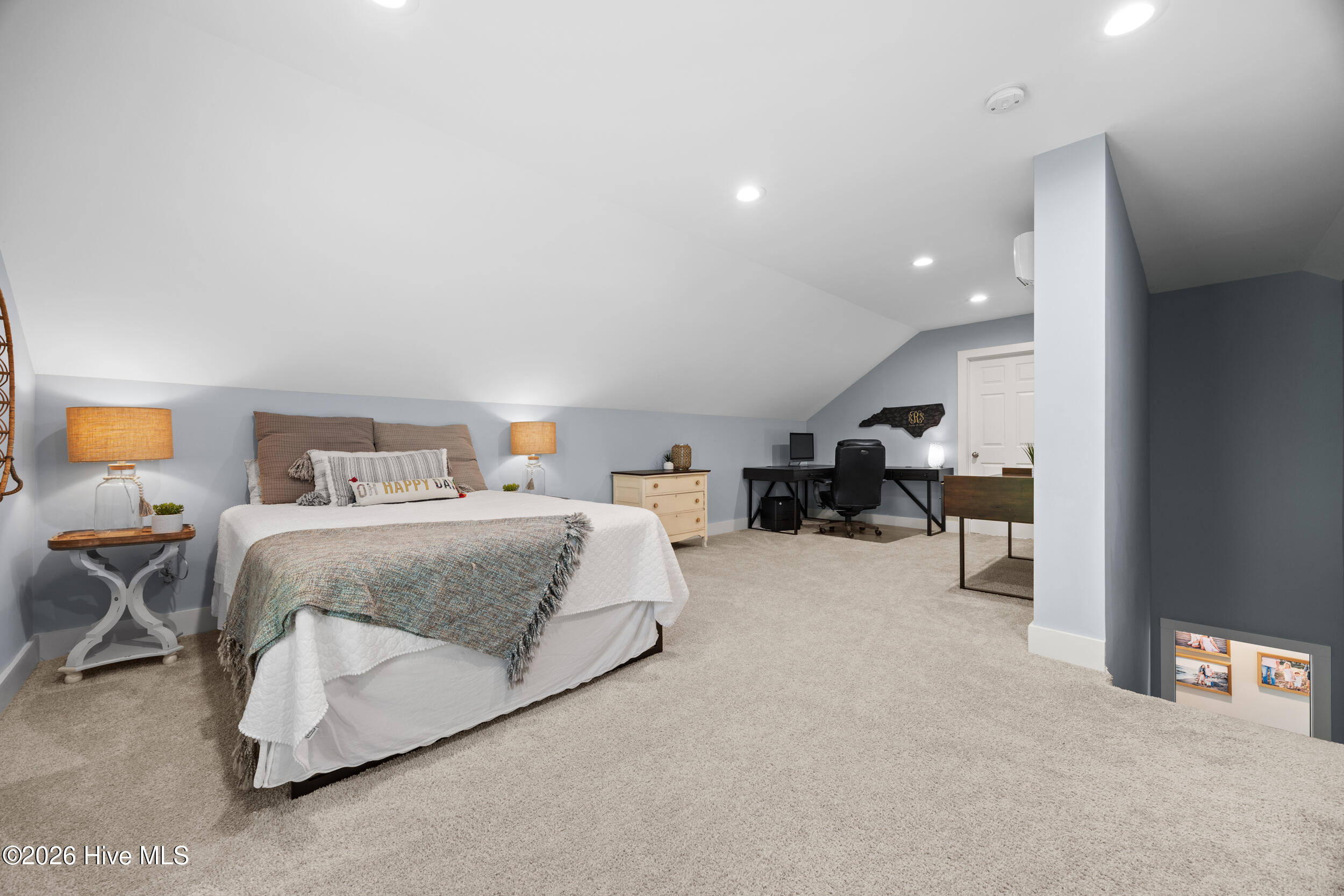 100566940 | Photo 56