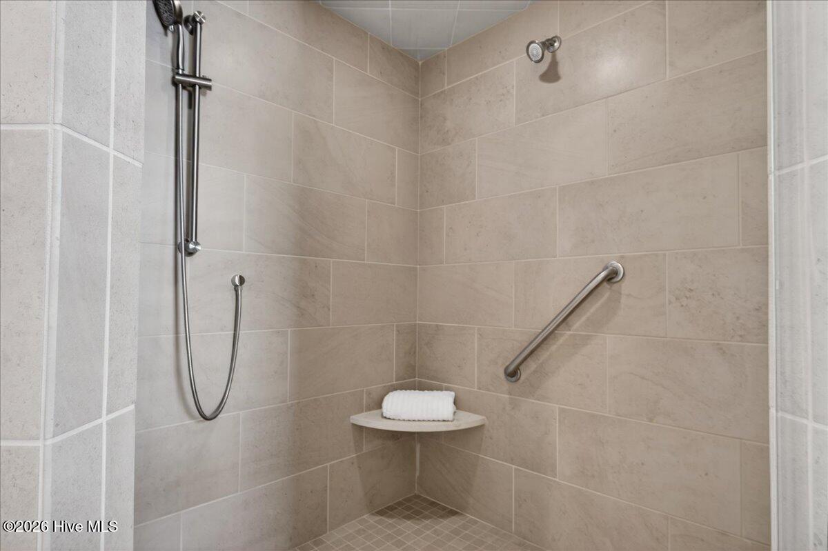 100556753 | Photo 18