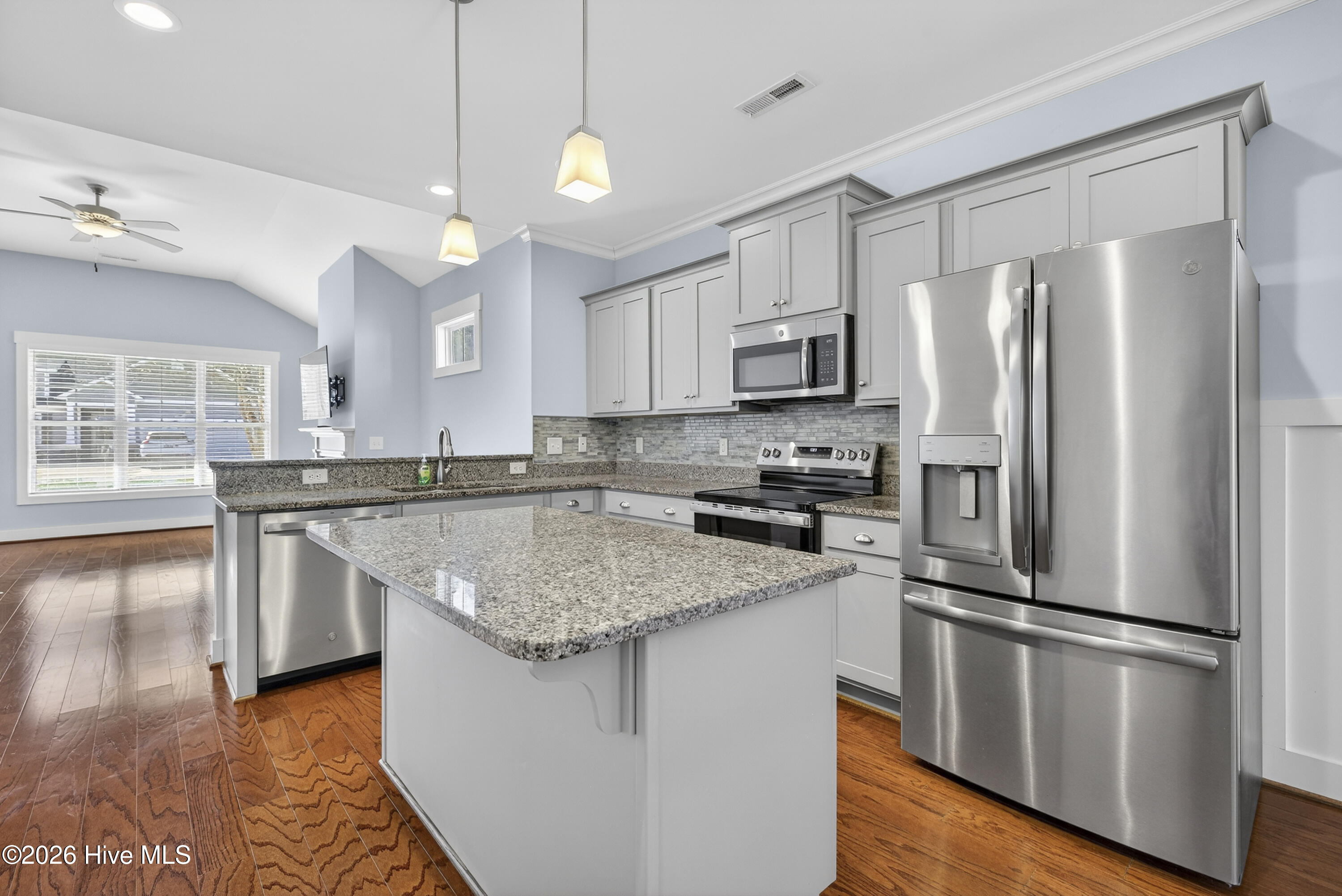 100552916 | Photo 22