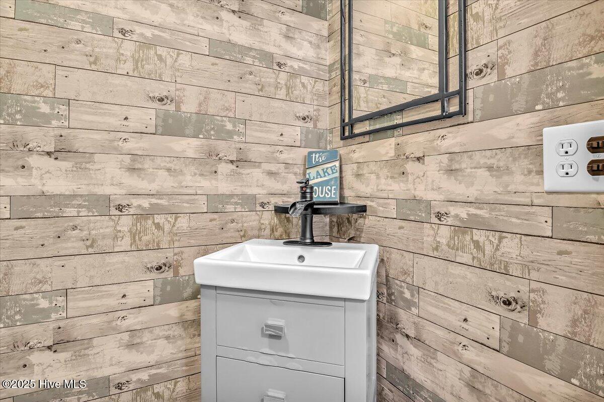 100536195 | Photo 24