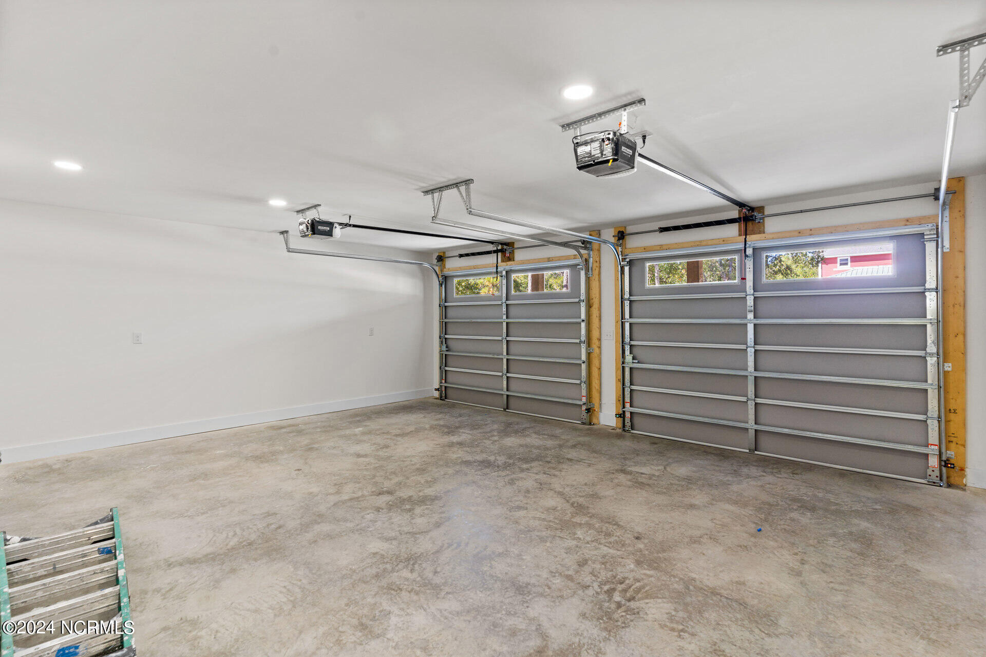 100549617 | Photo 31