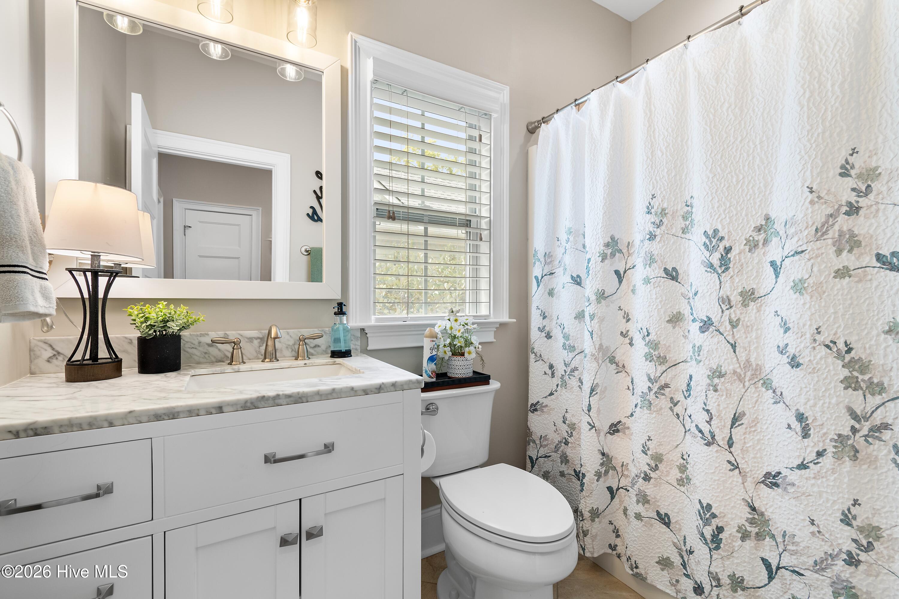 100565384 | Photo 22