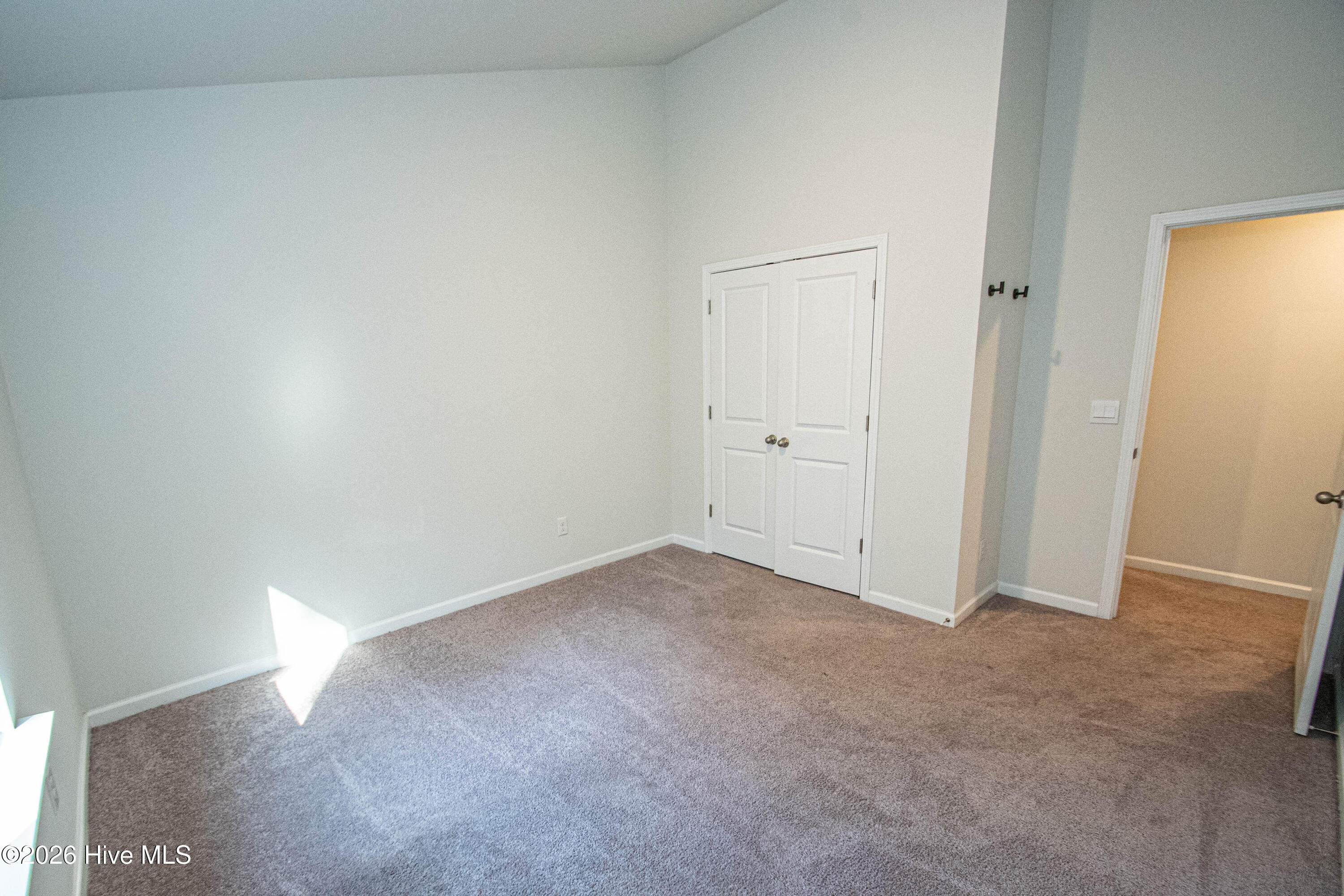 100553957 | Photo 30