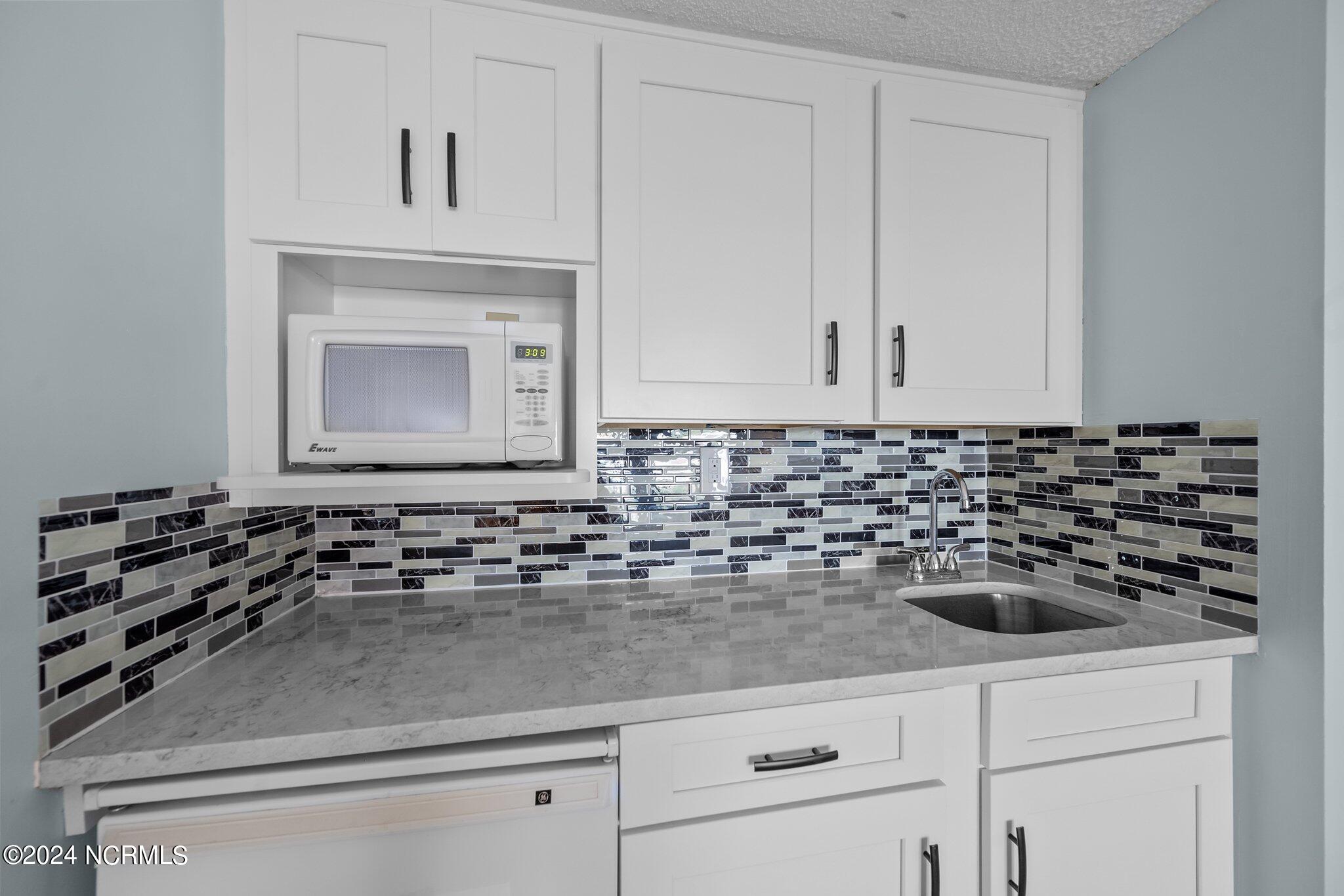 100461796 | Photo 30