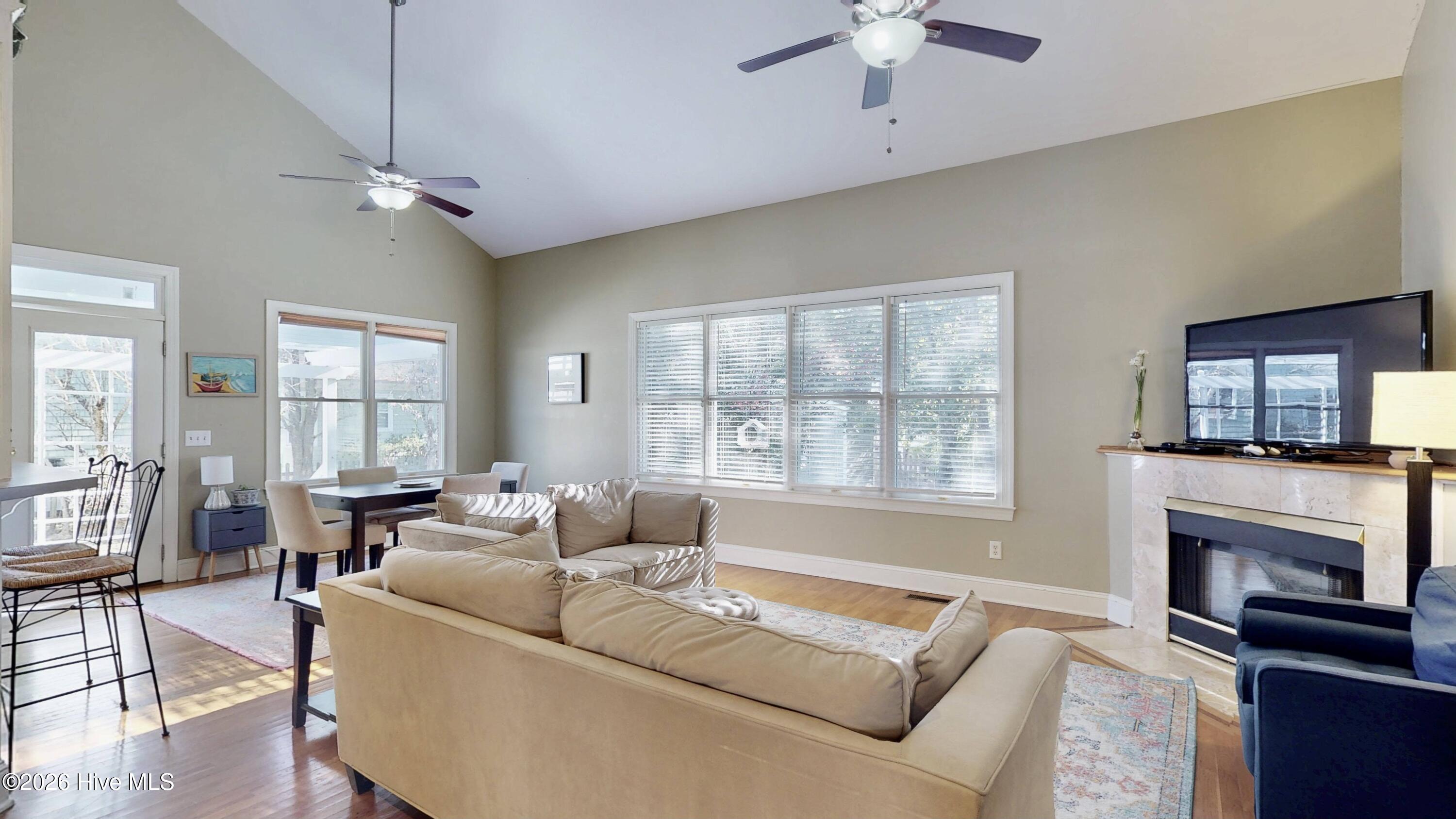 100549093 | Photo 13