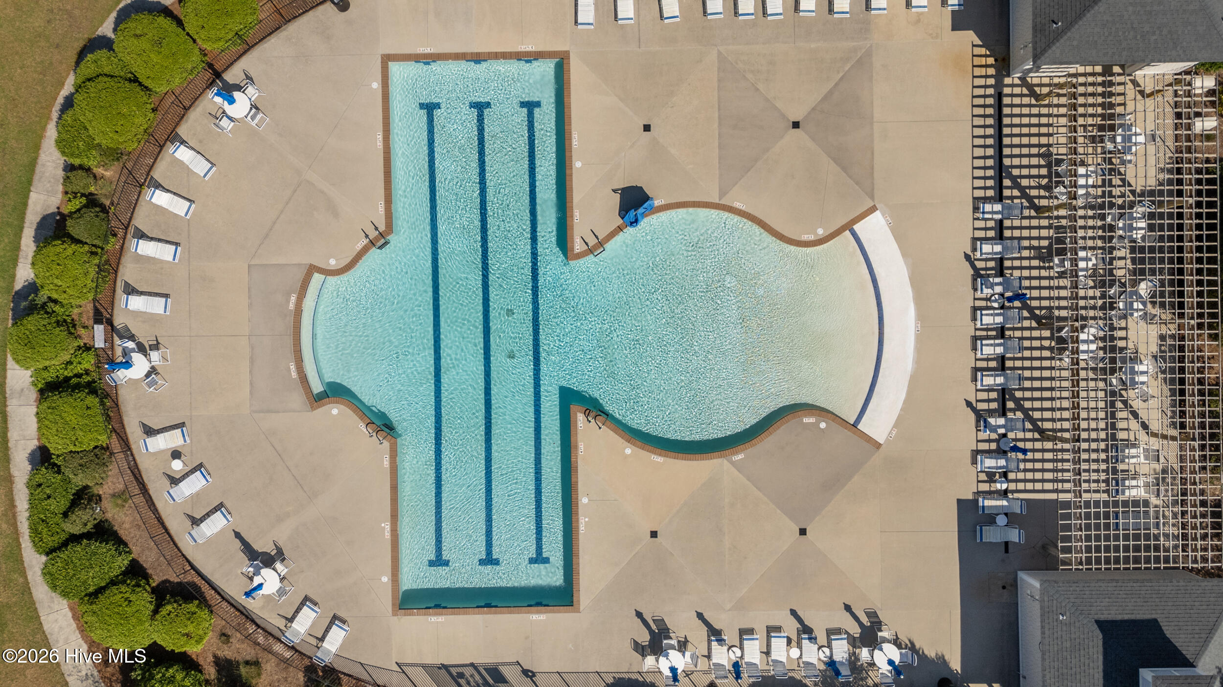 100566937 | Photo 85