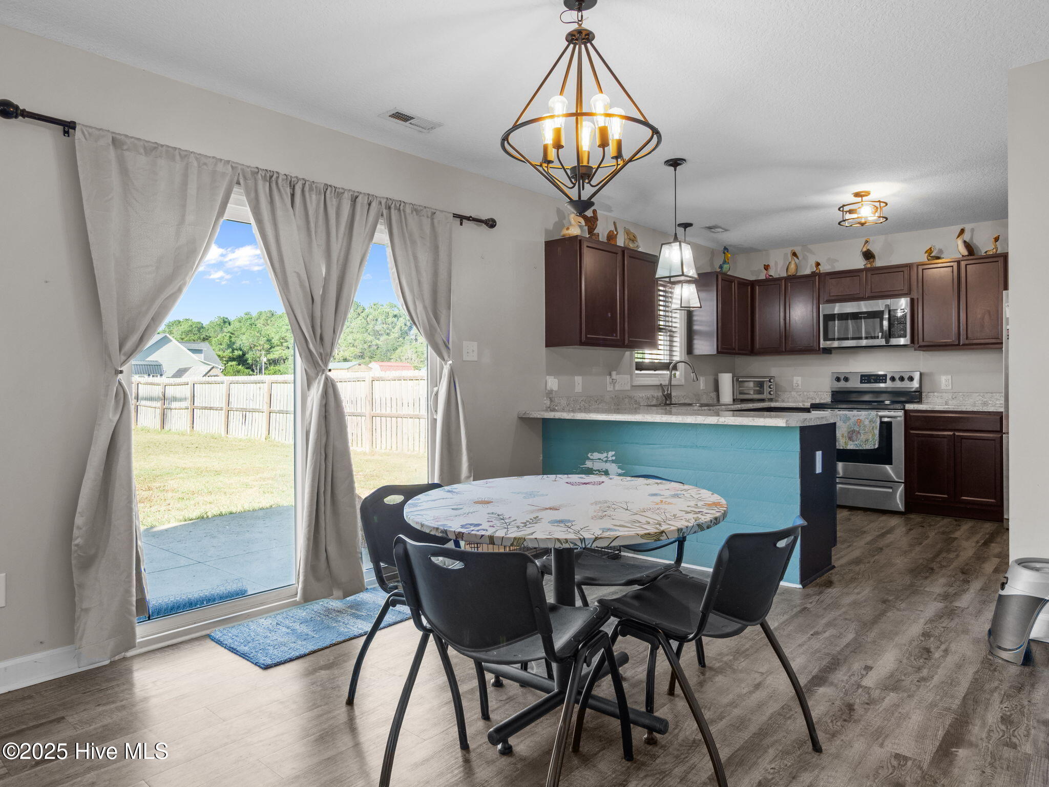 100541935 | Photo 17