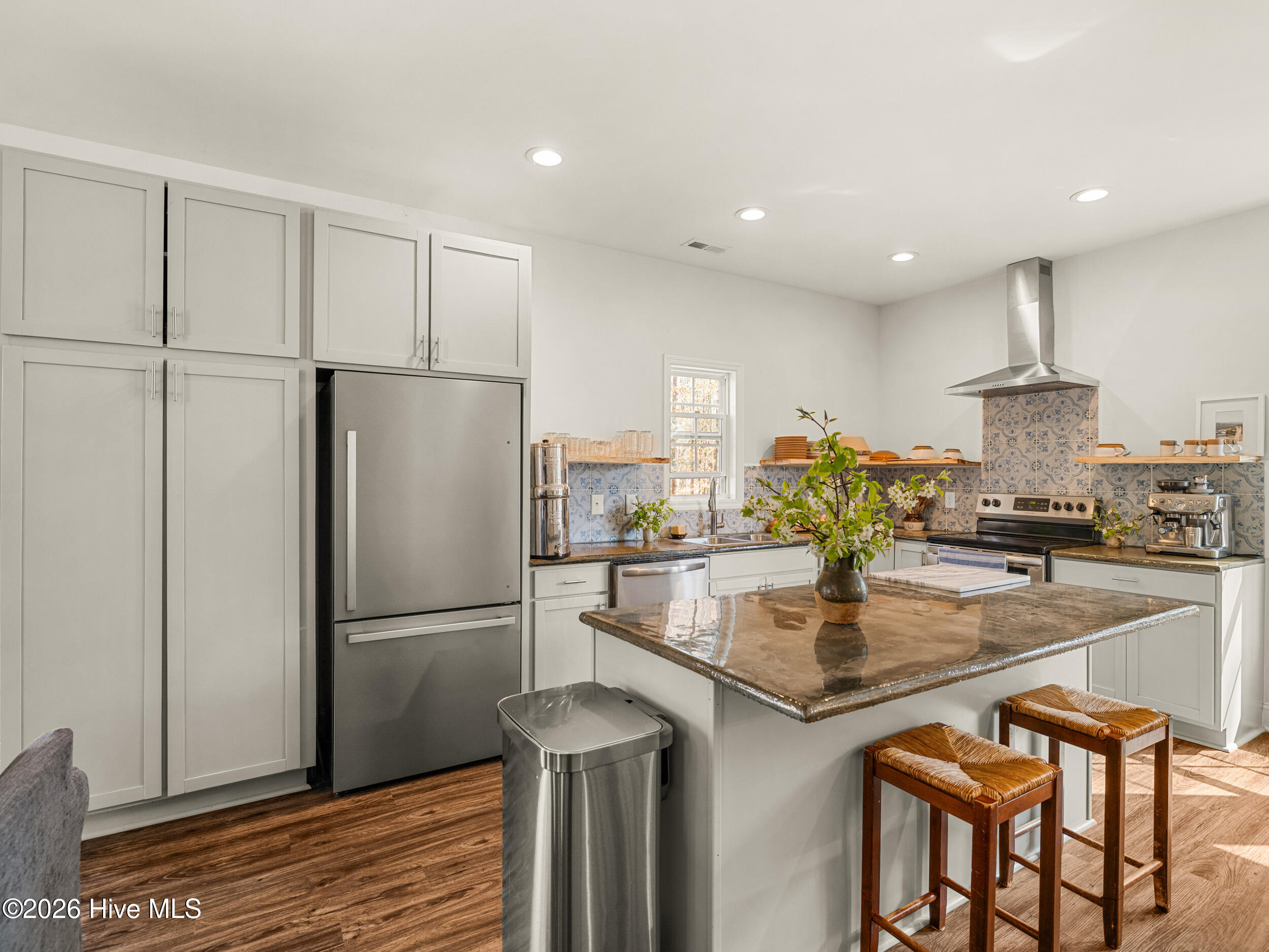 100558735 | Photo 17