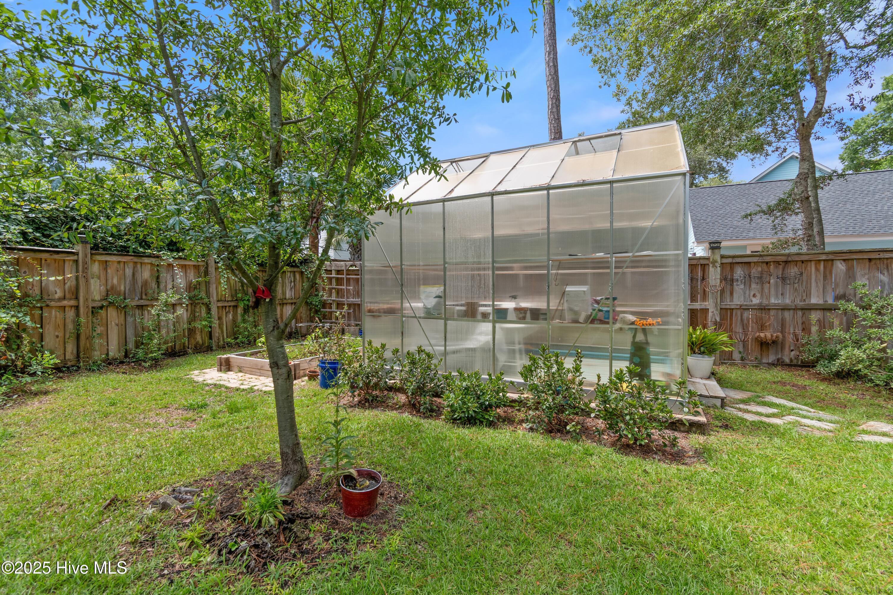 100522421 | Photo 63