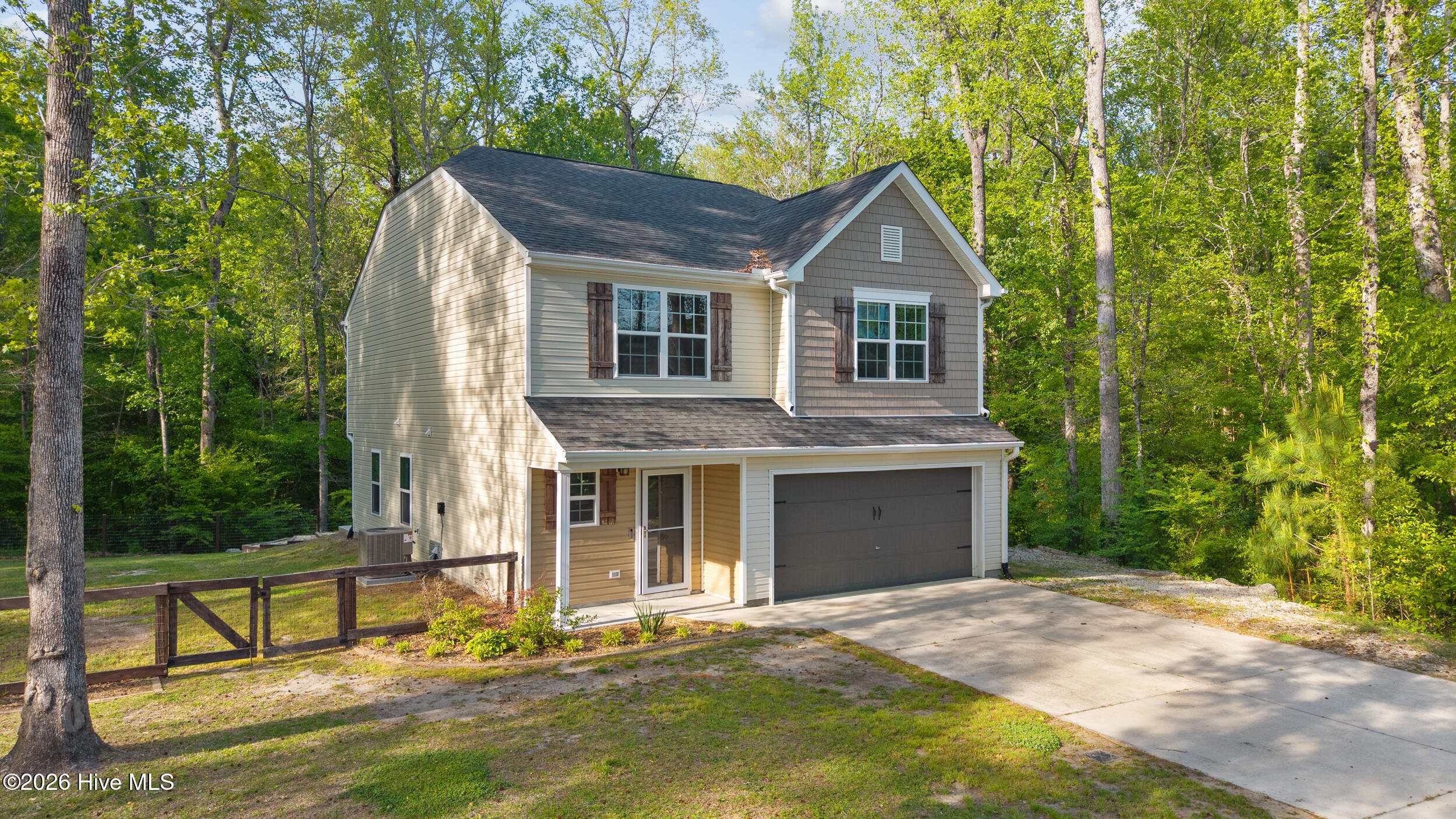 100567487 | Photo 32