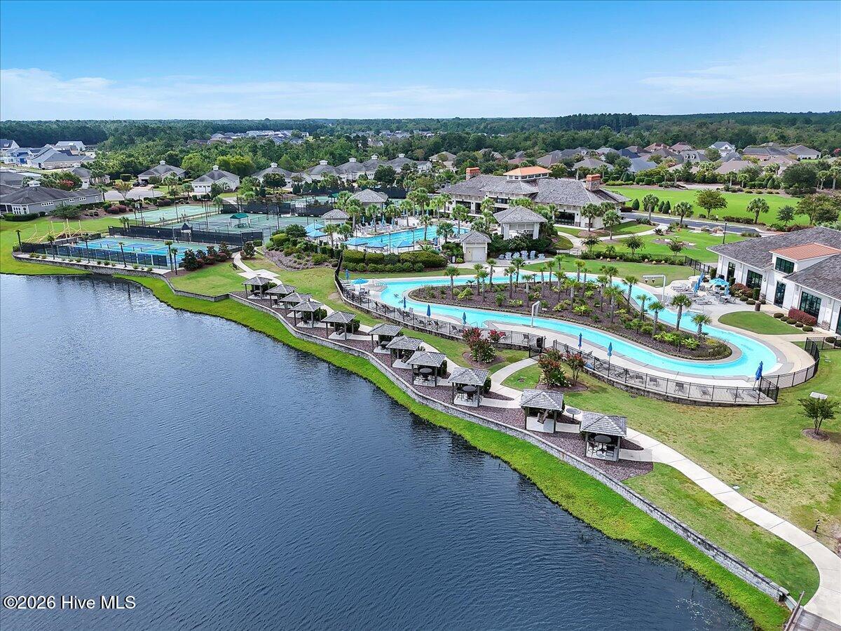 100558709 | Photo 103