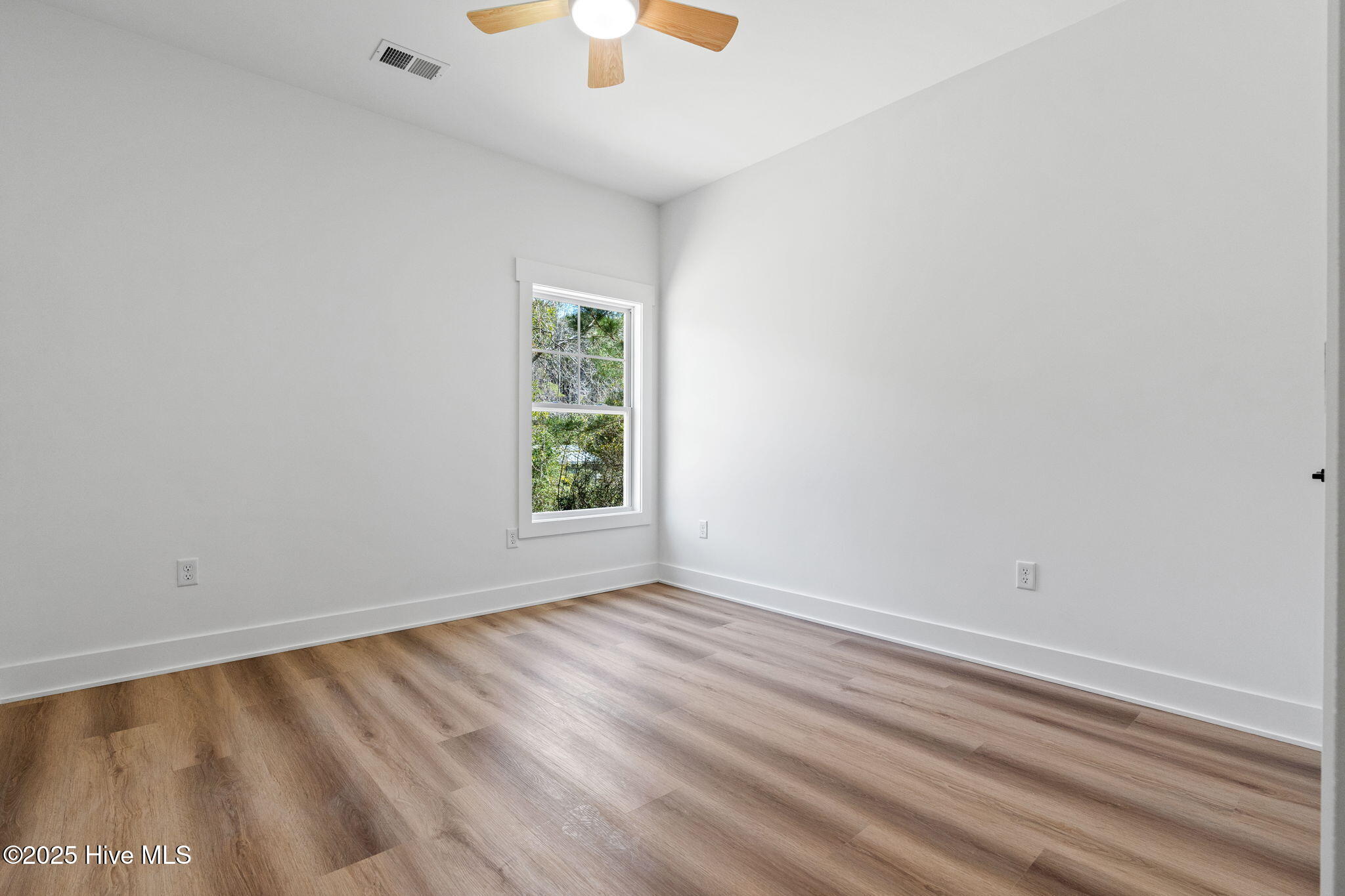 100518606 | Photo 30