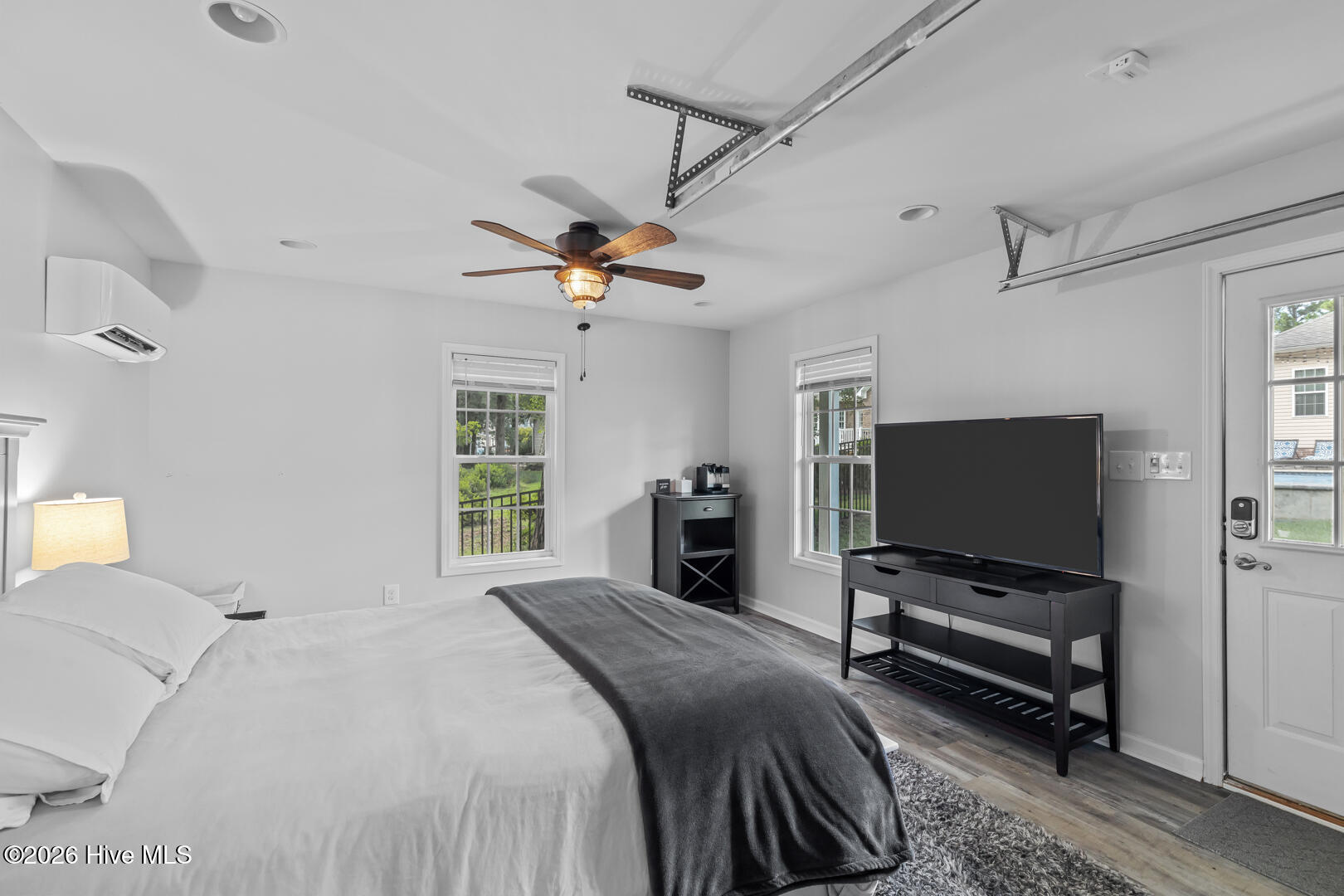 100557590 | Photo 79