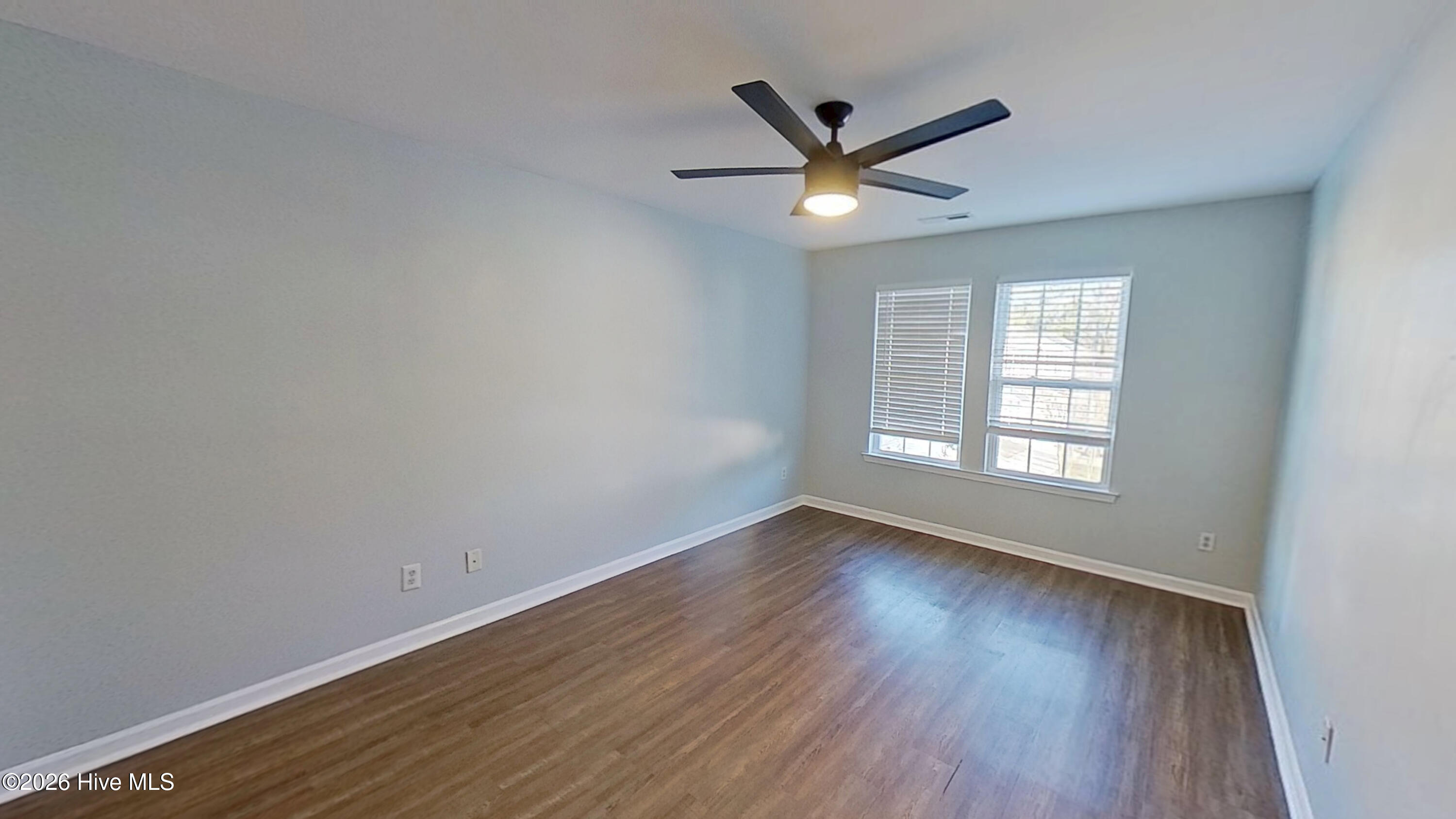 100549352 | Photo 13