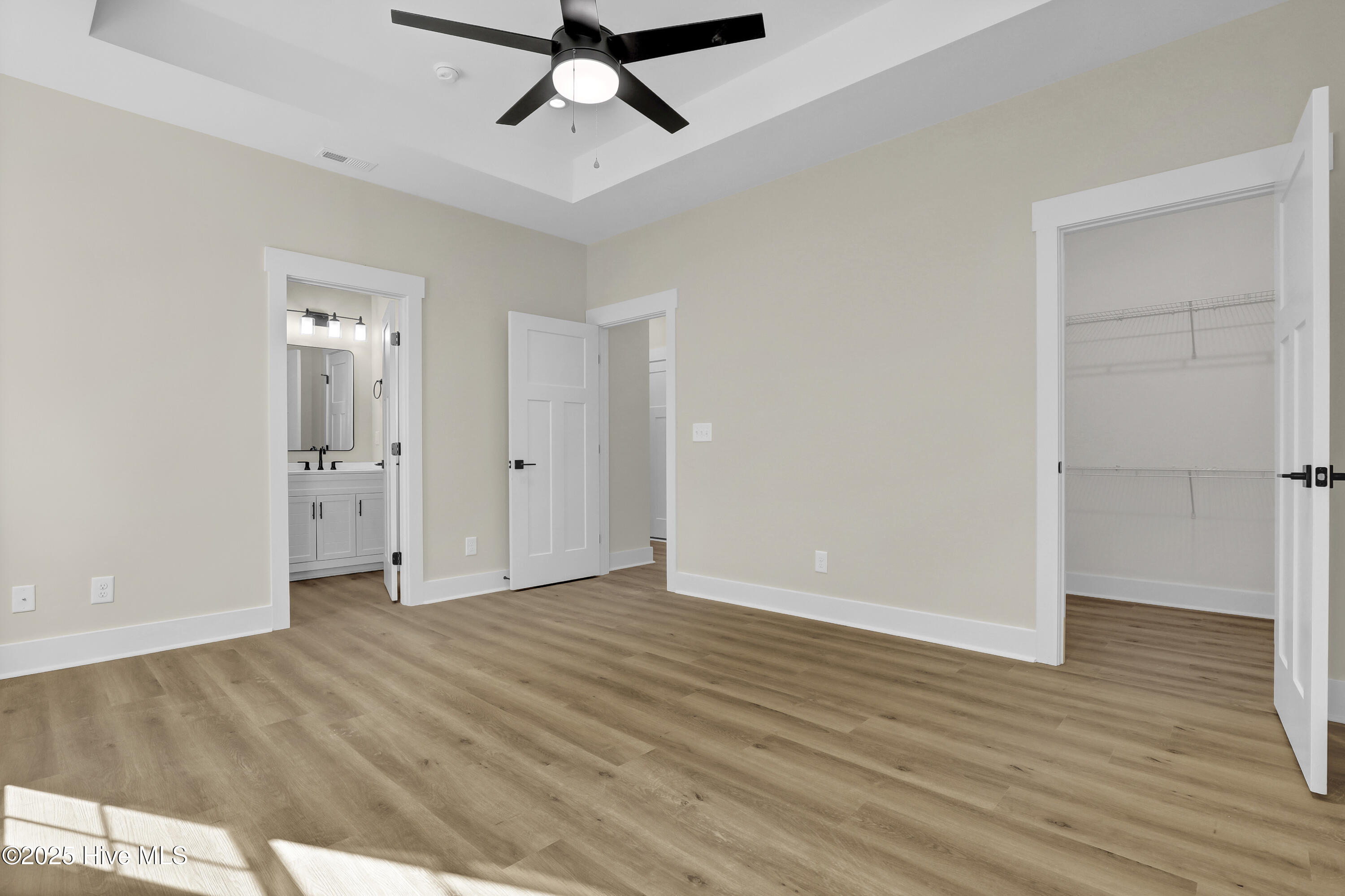 100542406 | Photo 21