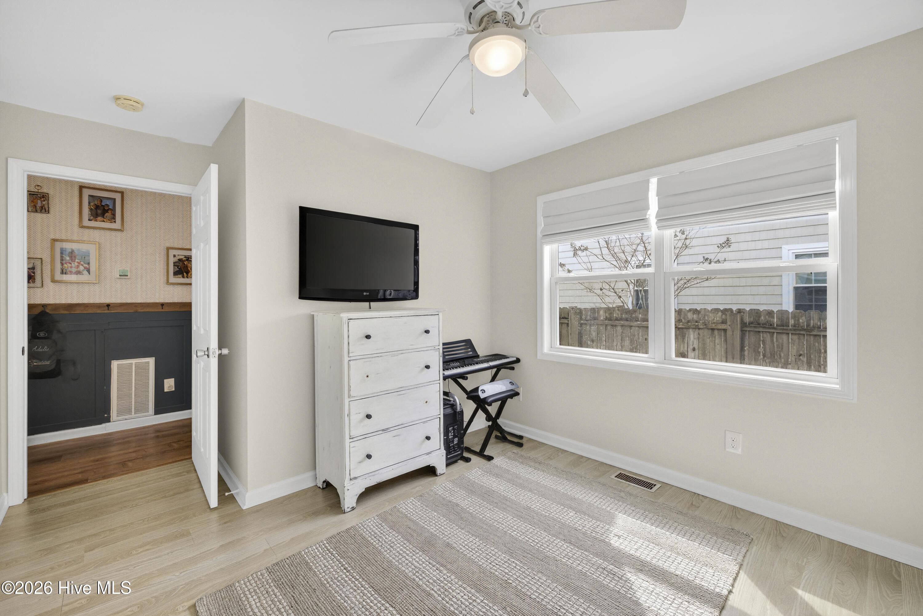 100562699 | Photo 16