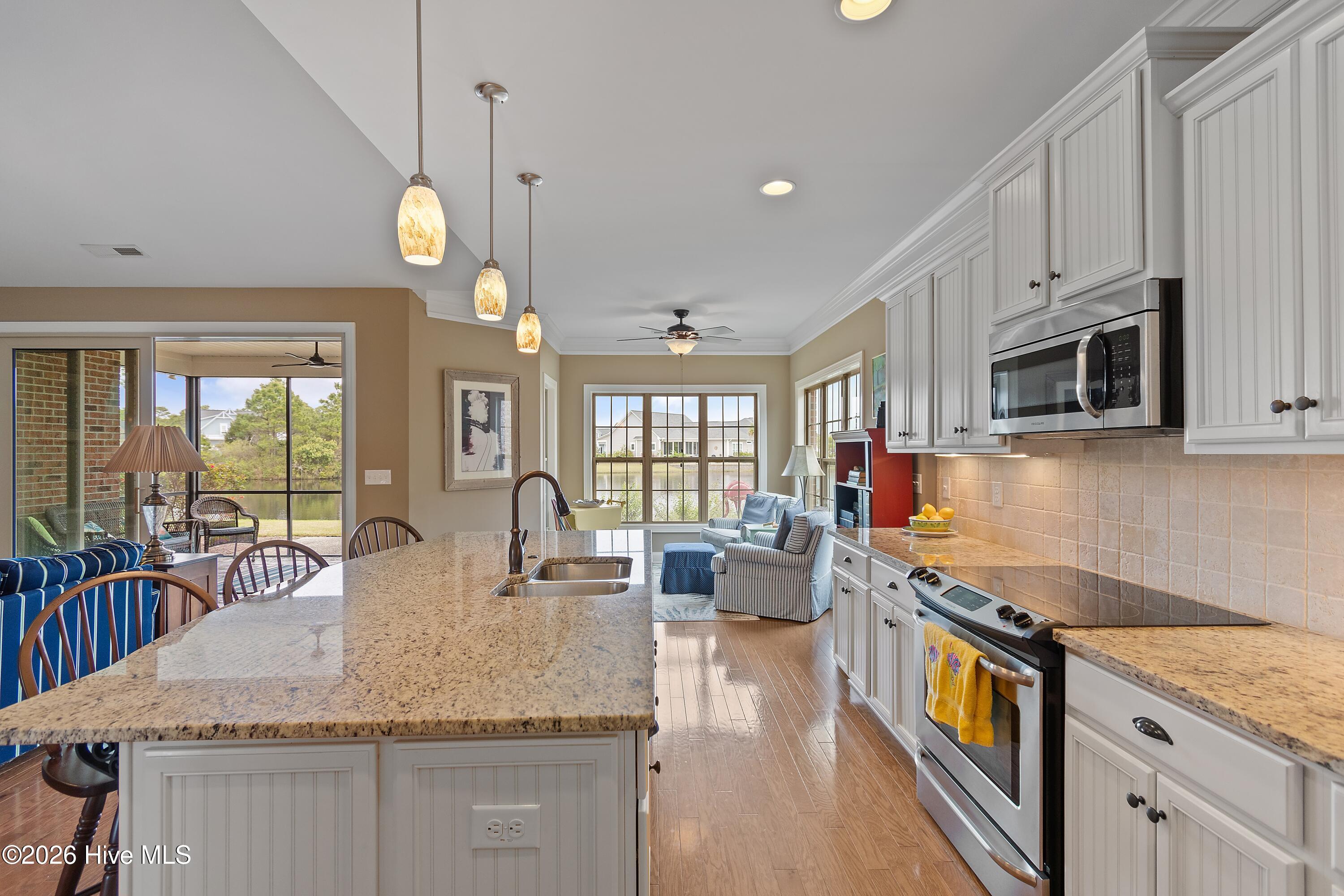 100565695 | Photo 18