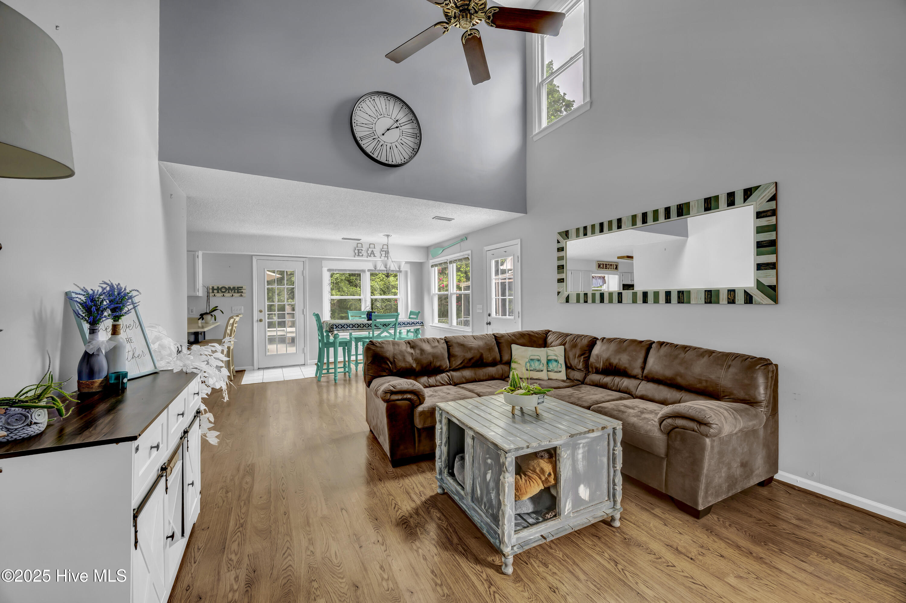 100525615 | Photo 19