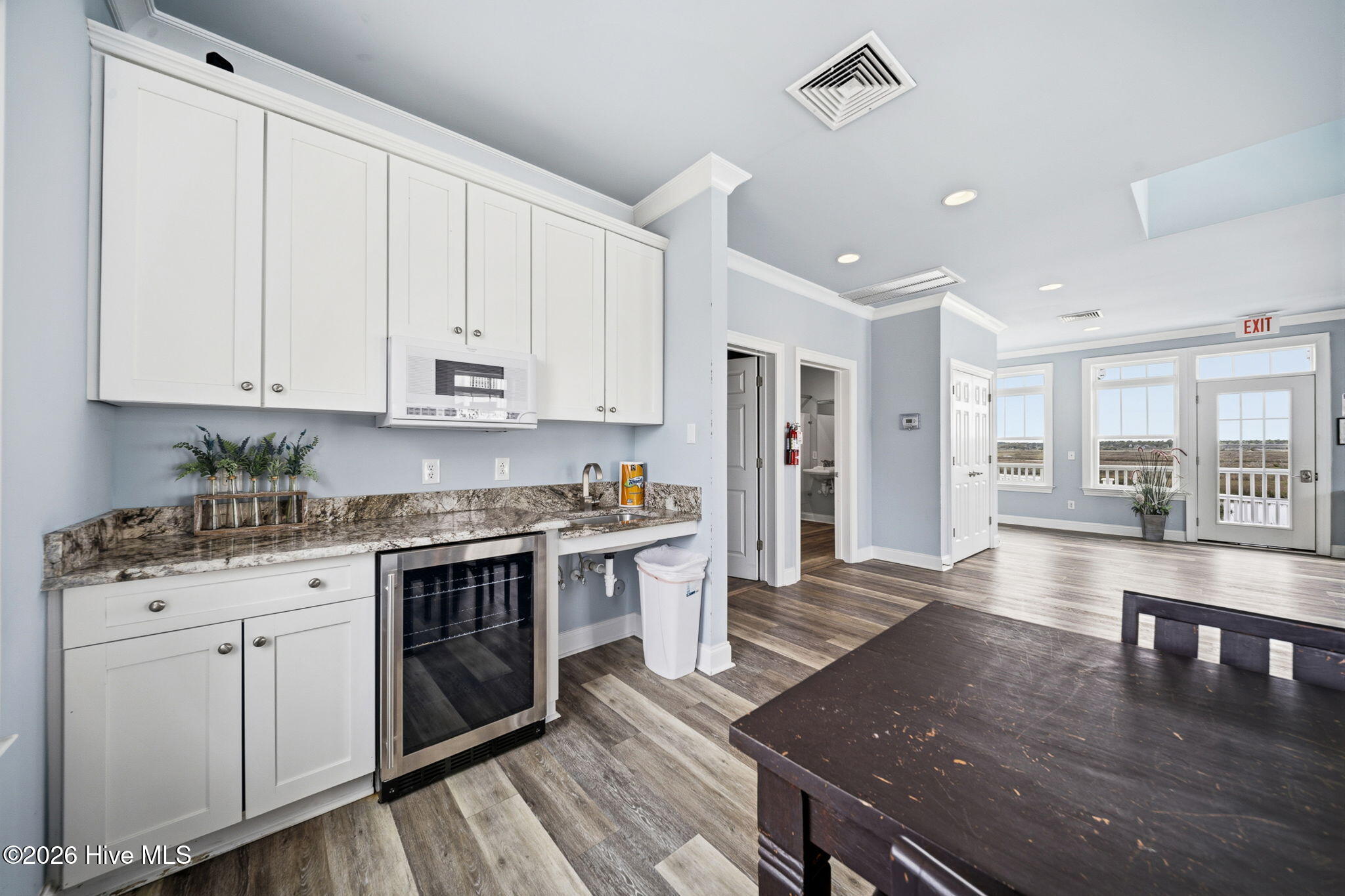 100566136 | Photo 77