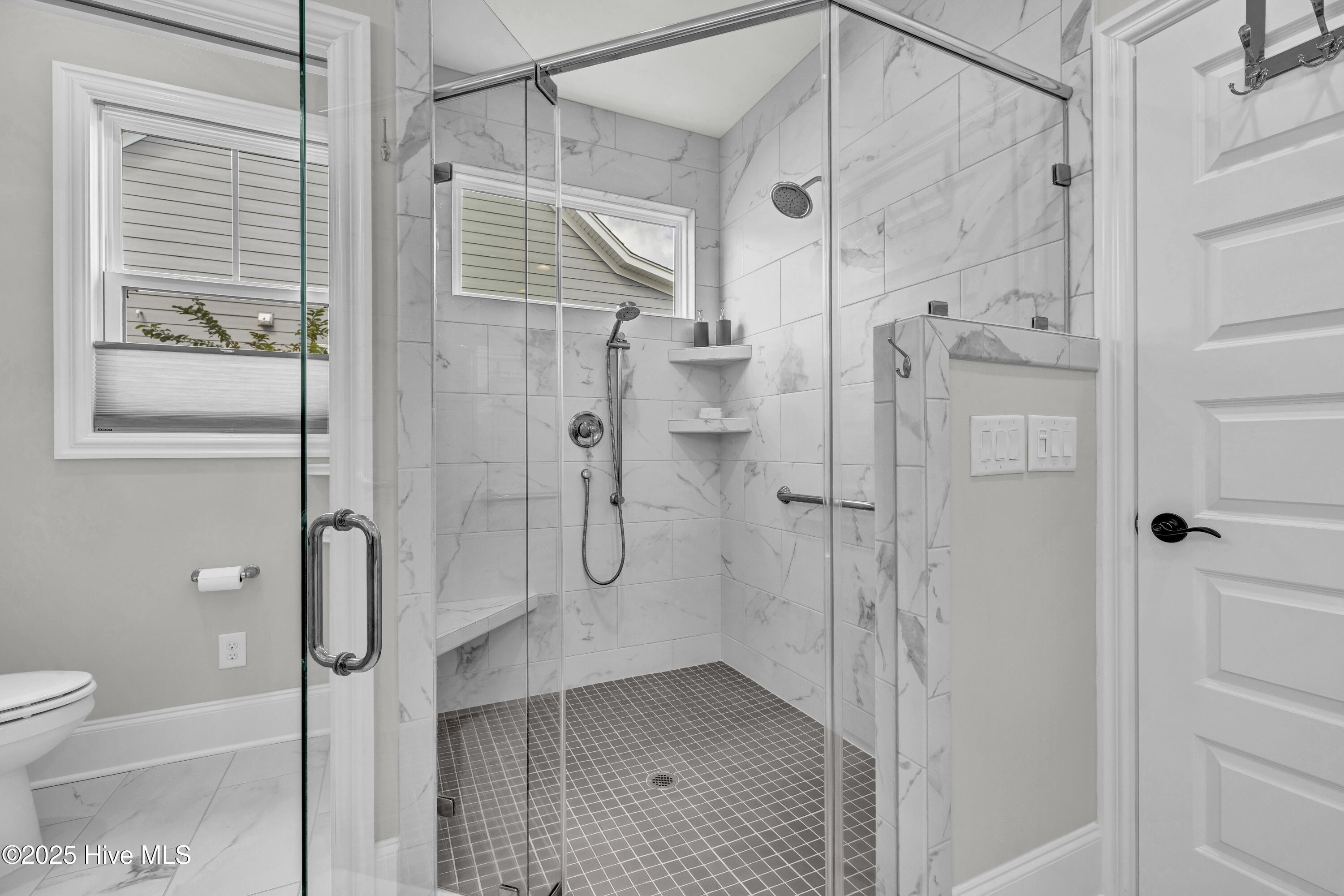 100557399 | Photo 37