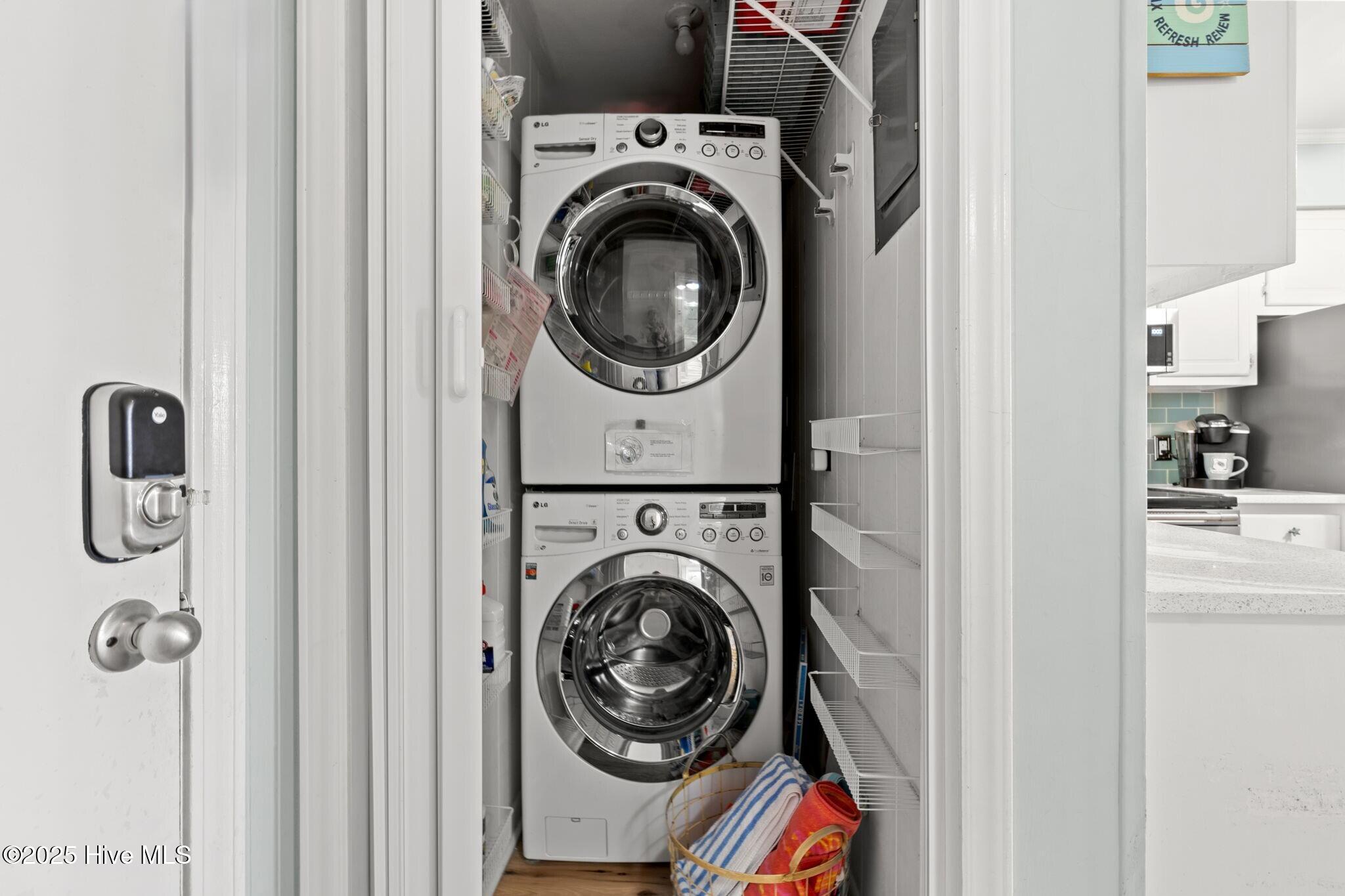 100547029 | Photo 30