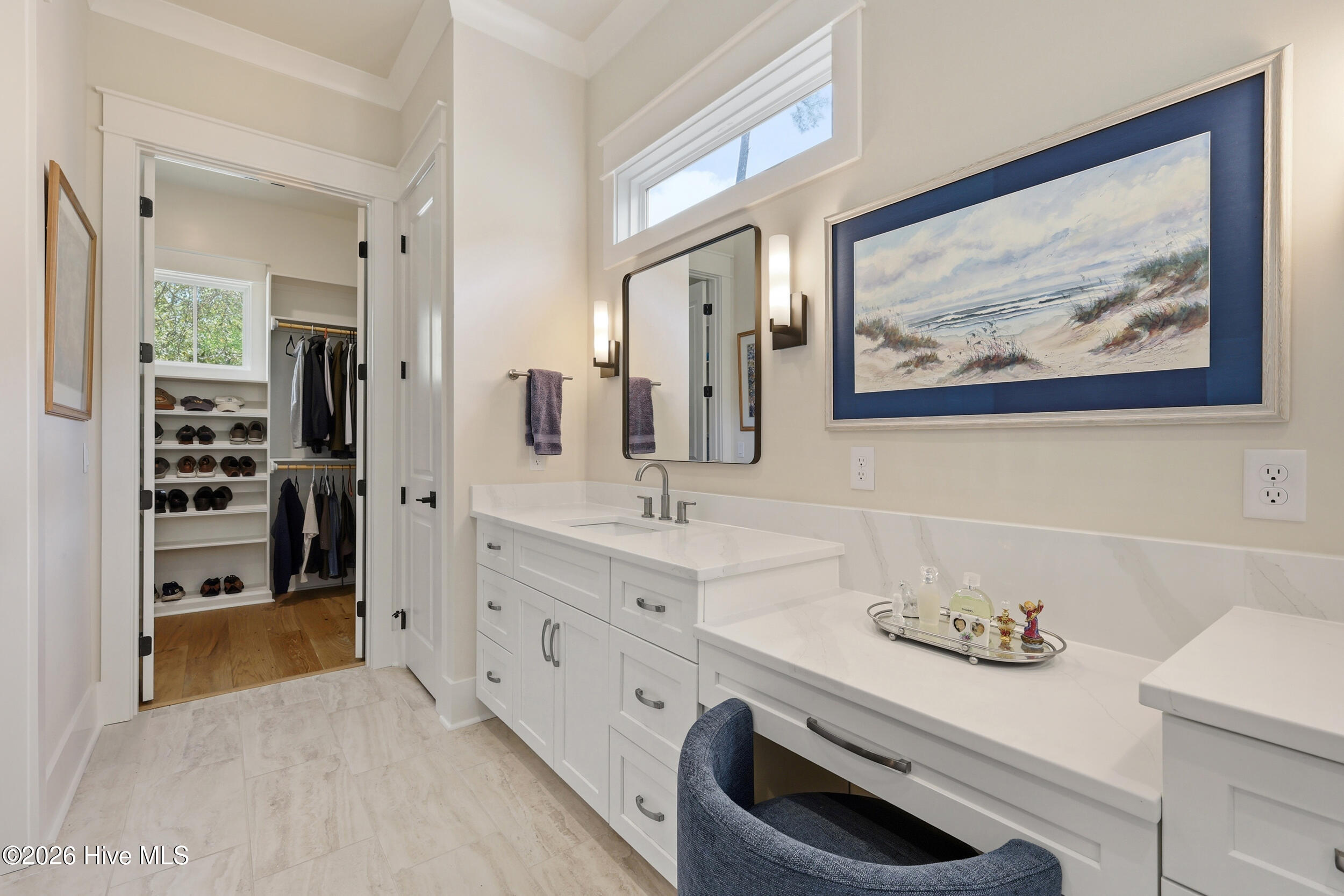 100566937 | Photo 35