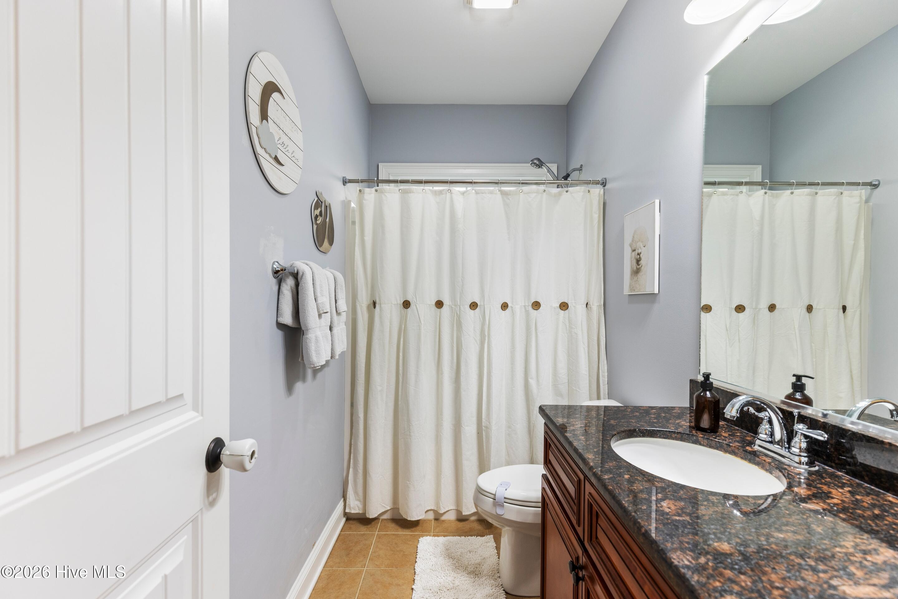 100548789 | Photo 42