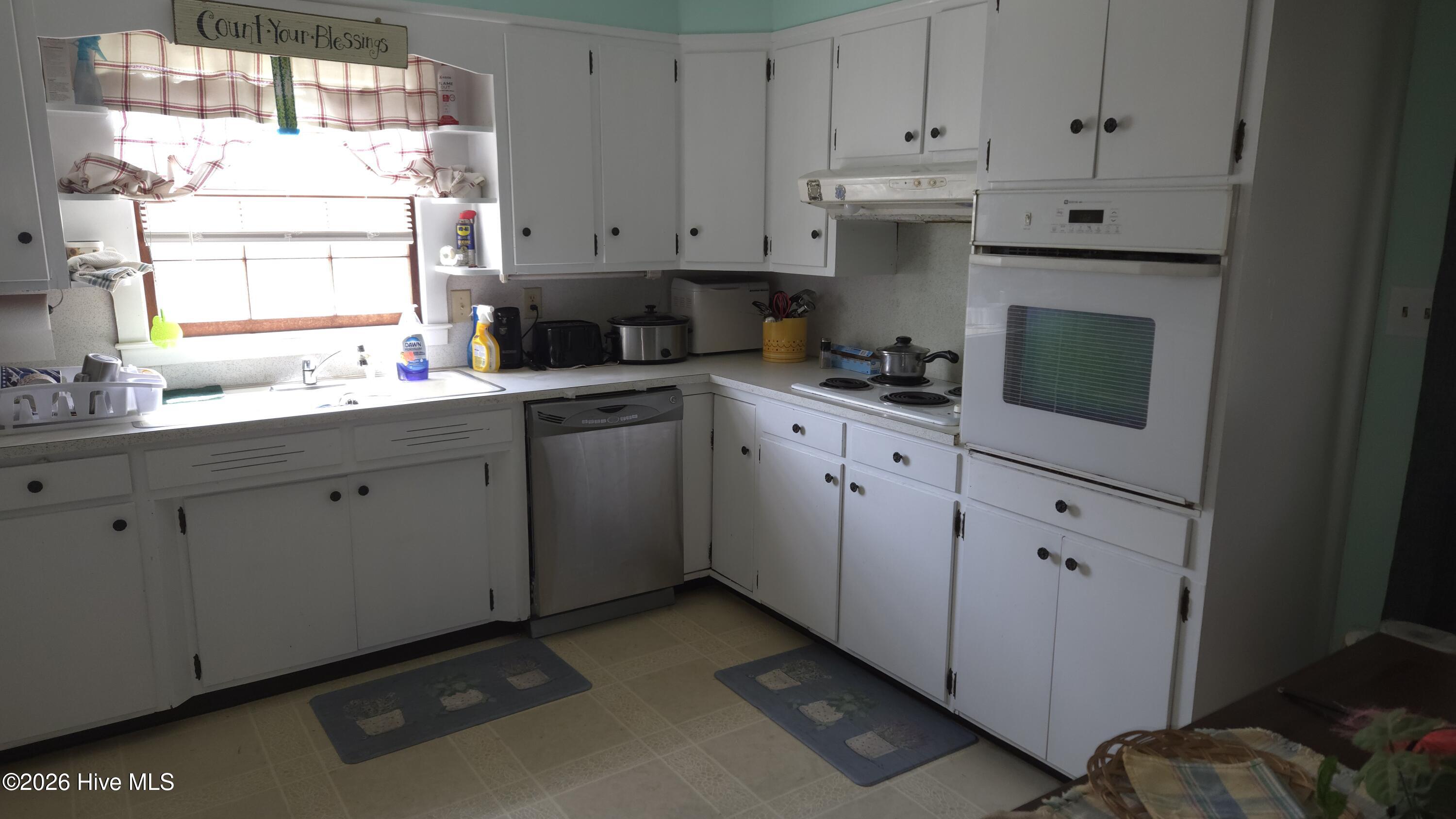 2100 S Lakeview Drive,Newport