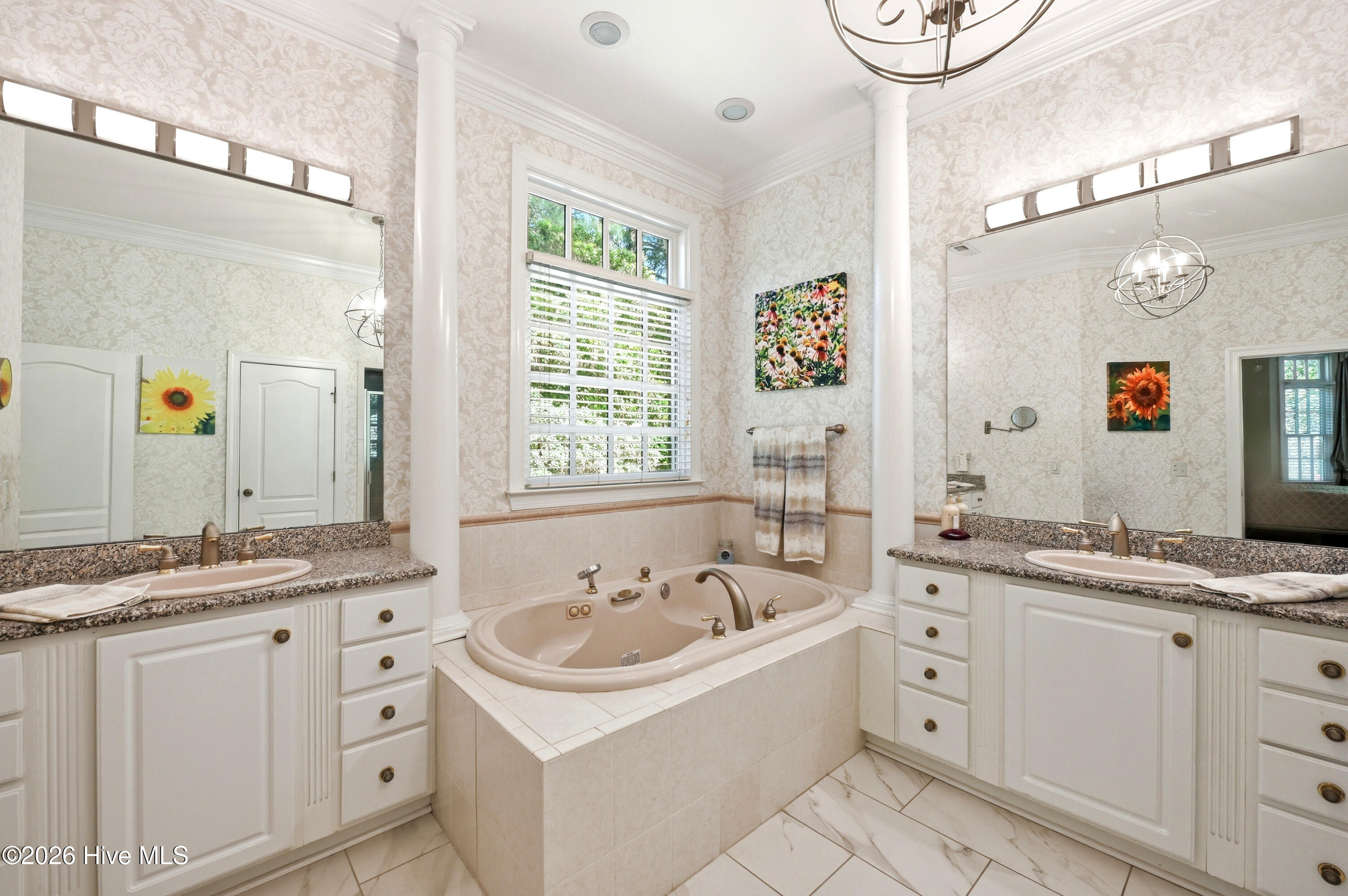 100567999 | Photo 24