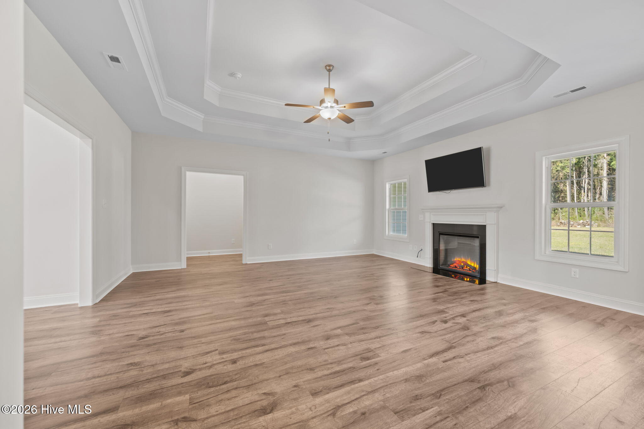 100561720 | Photo 10