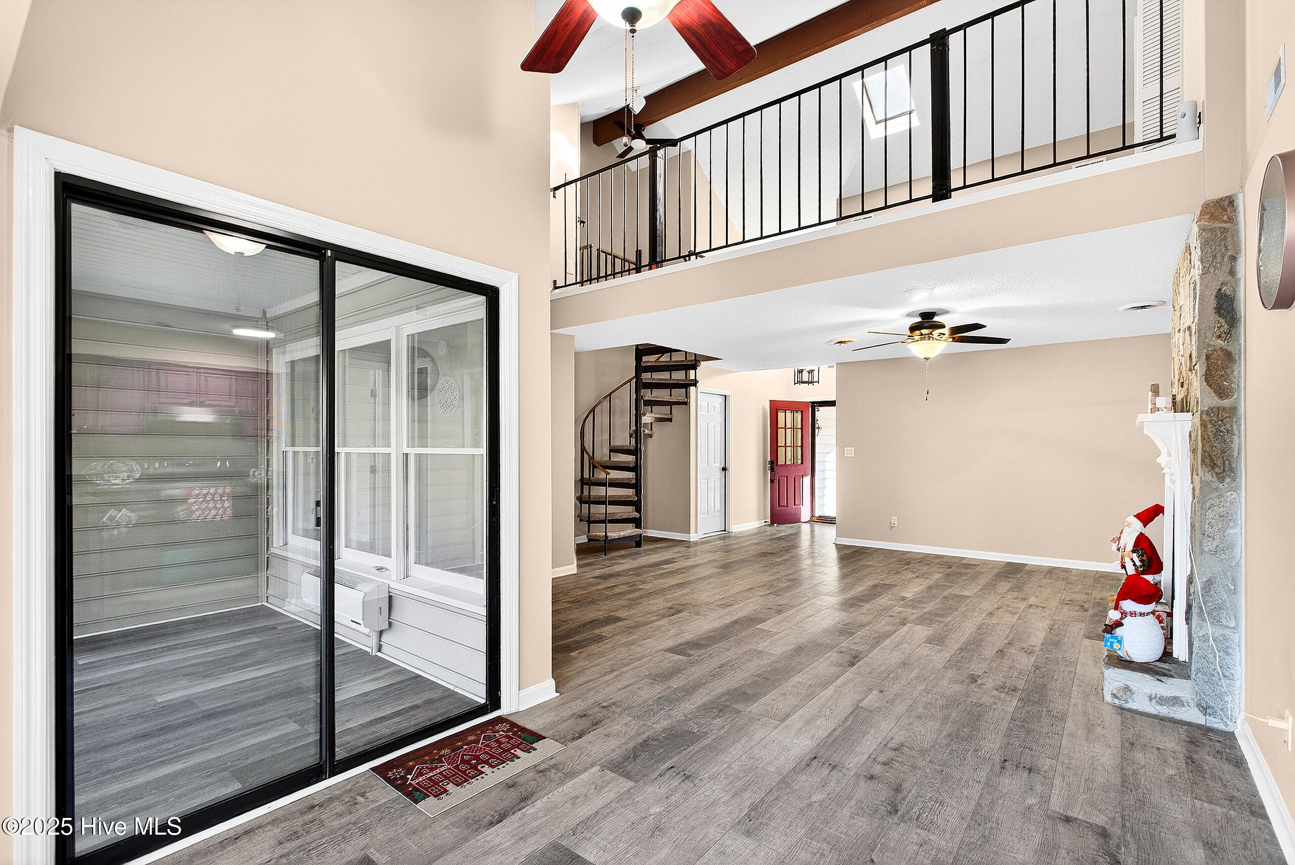 100546283 | Photo 12