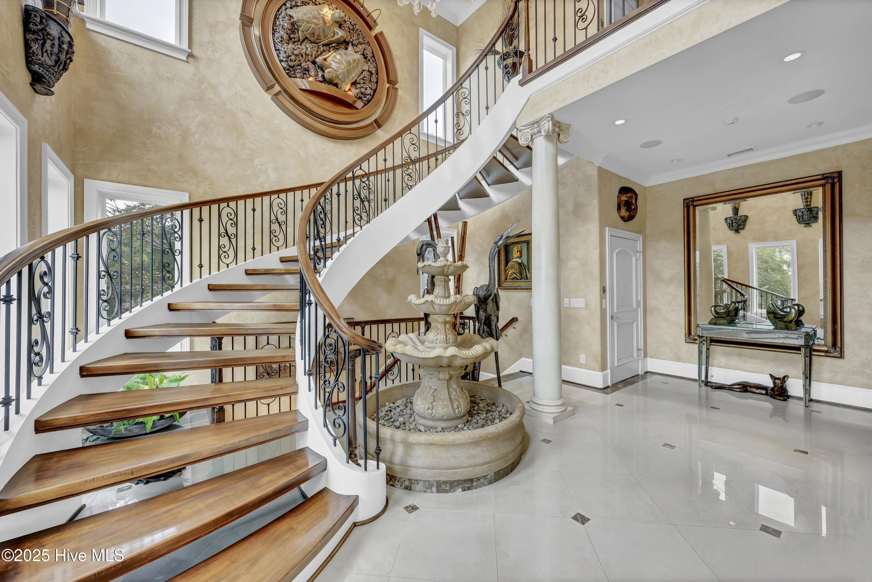 100530989 | Photo 10