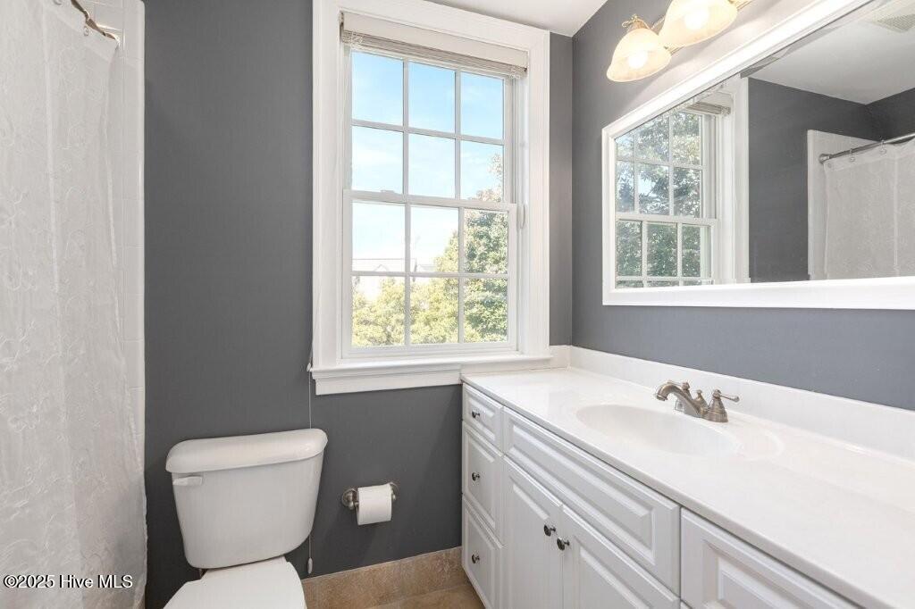 100523912 | Photo 51