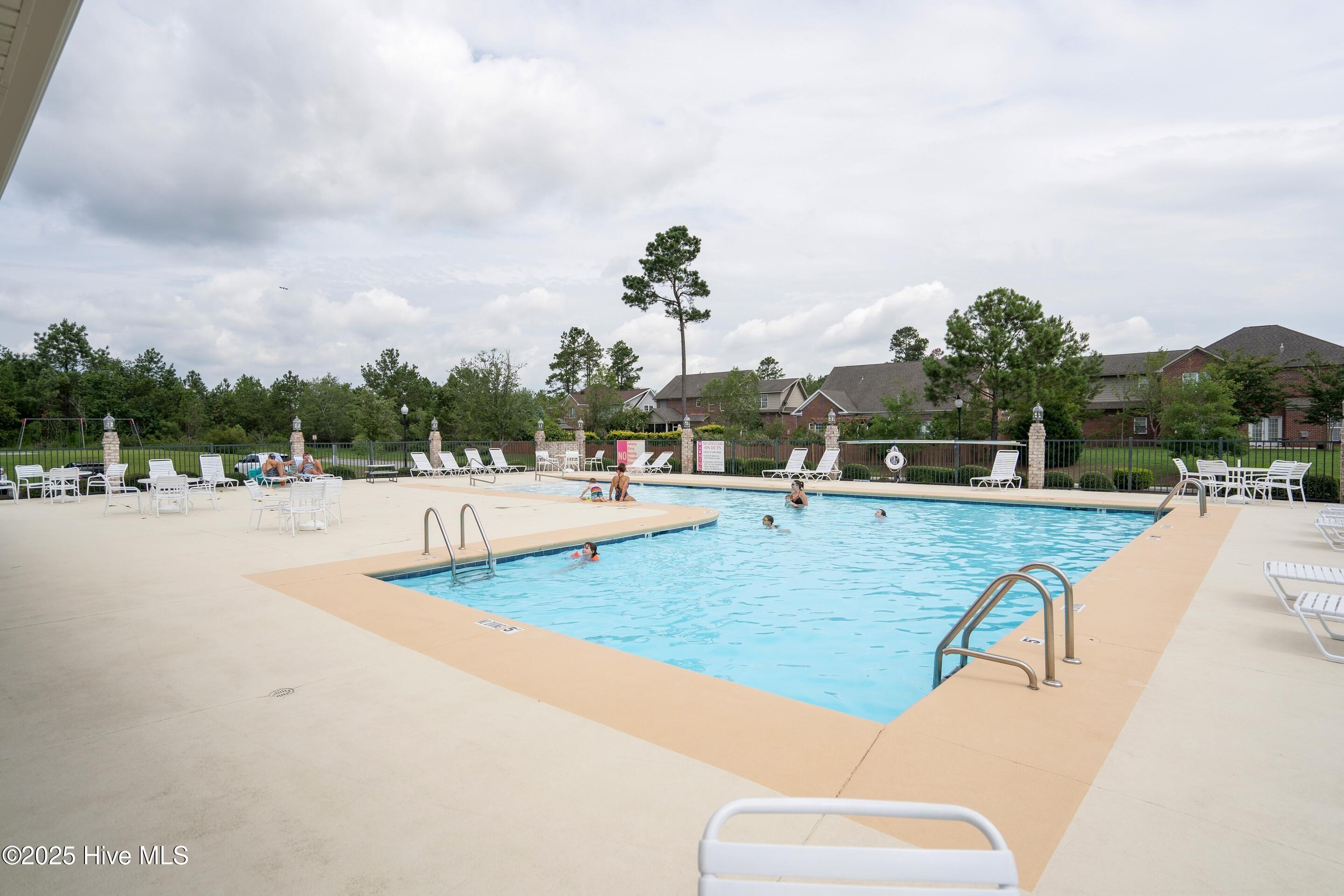 100536985 | Photo 44