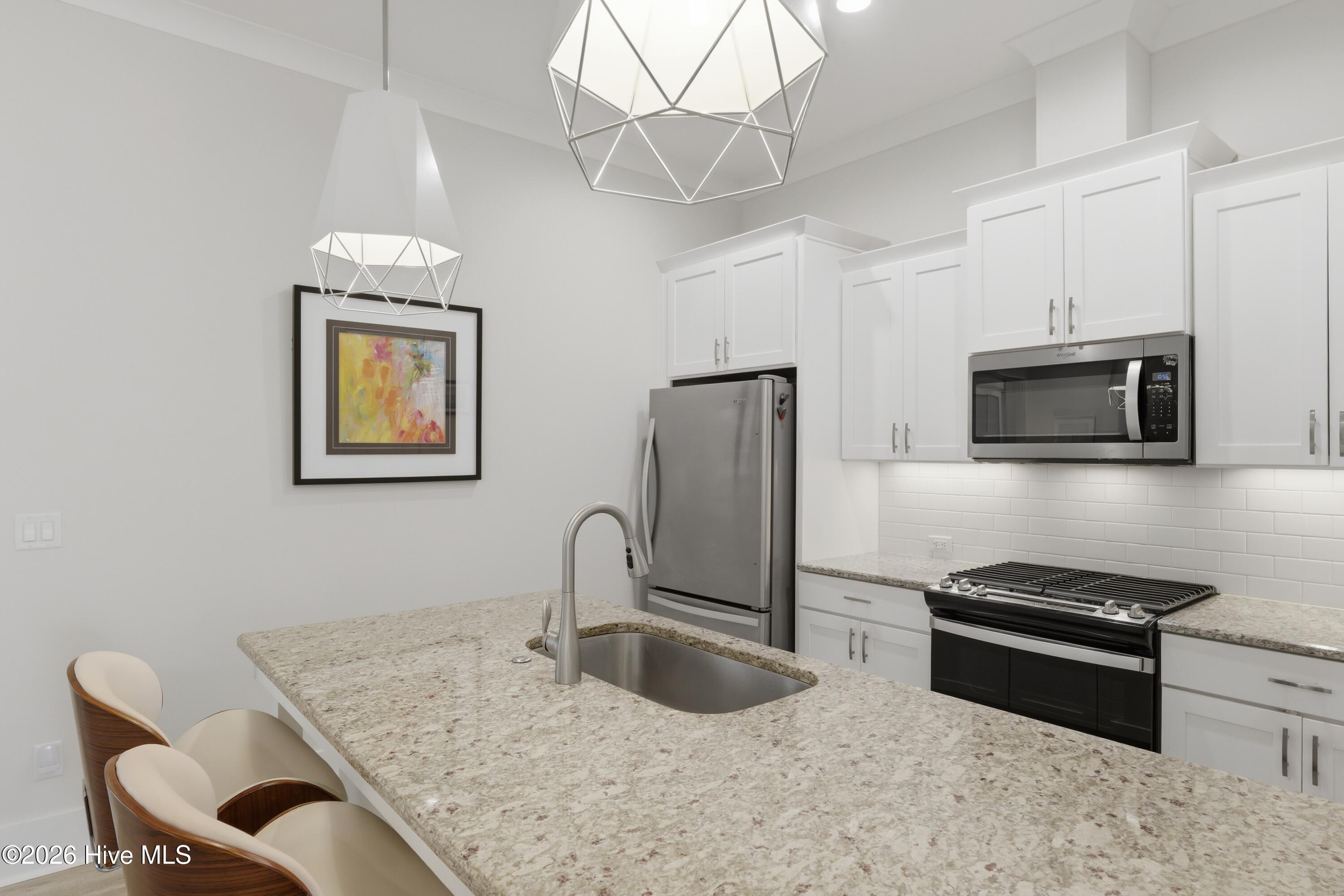 100568121 | Photo 11