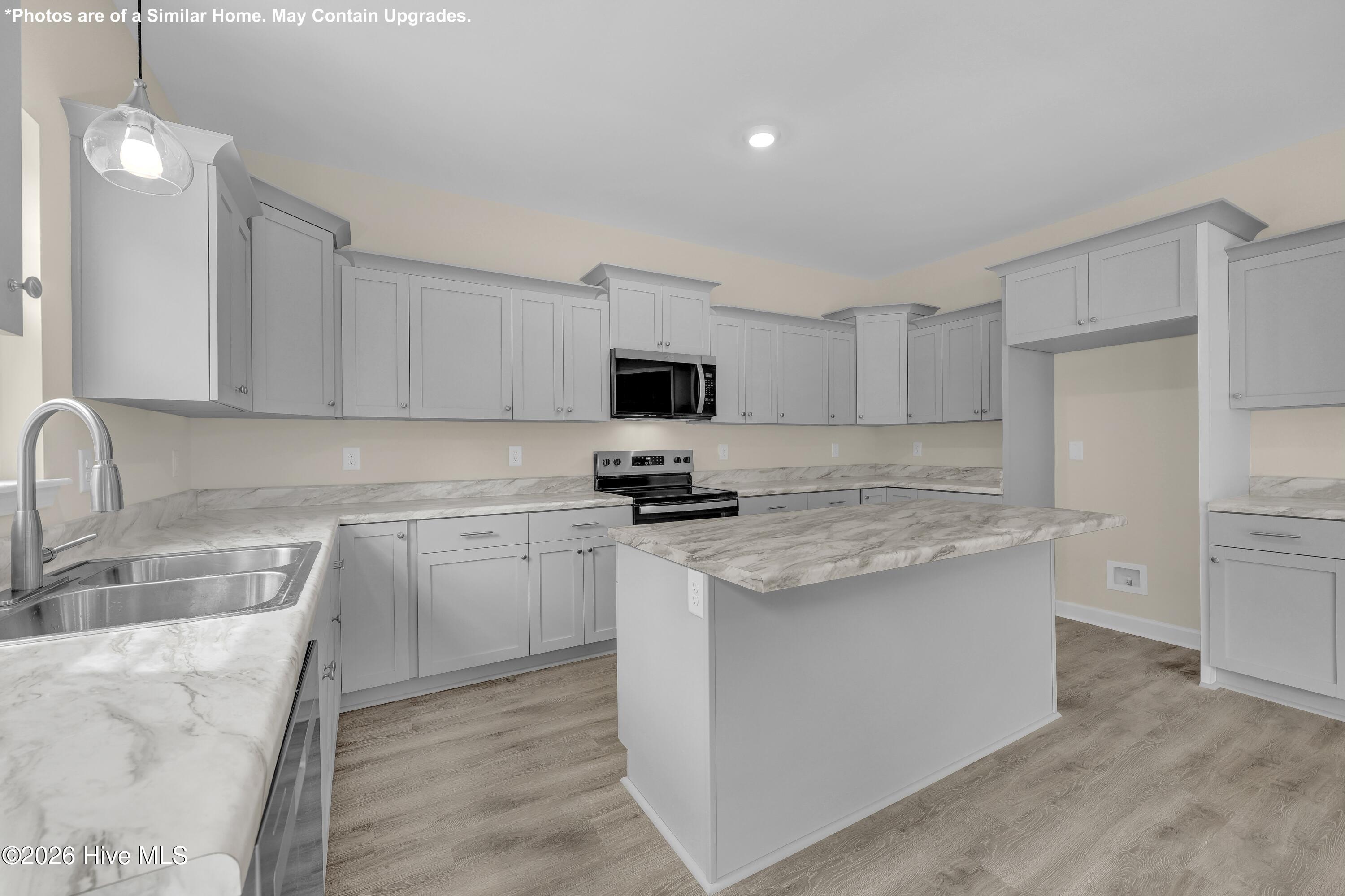 100557198 | Photo 10