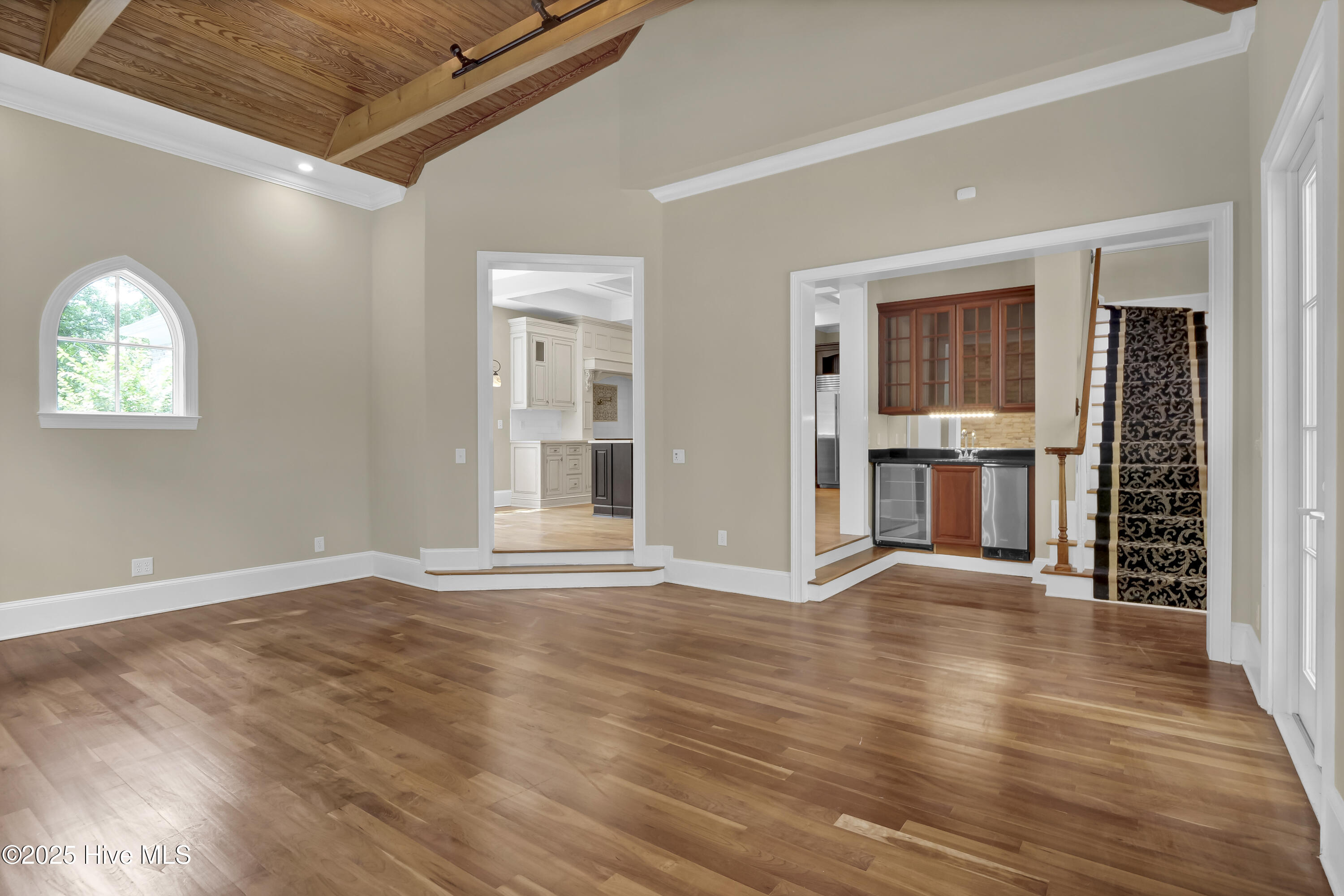 100552605 | Photo 34