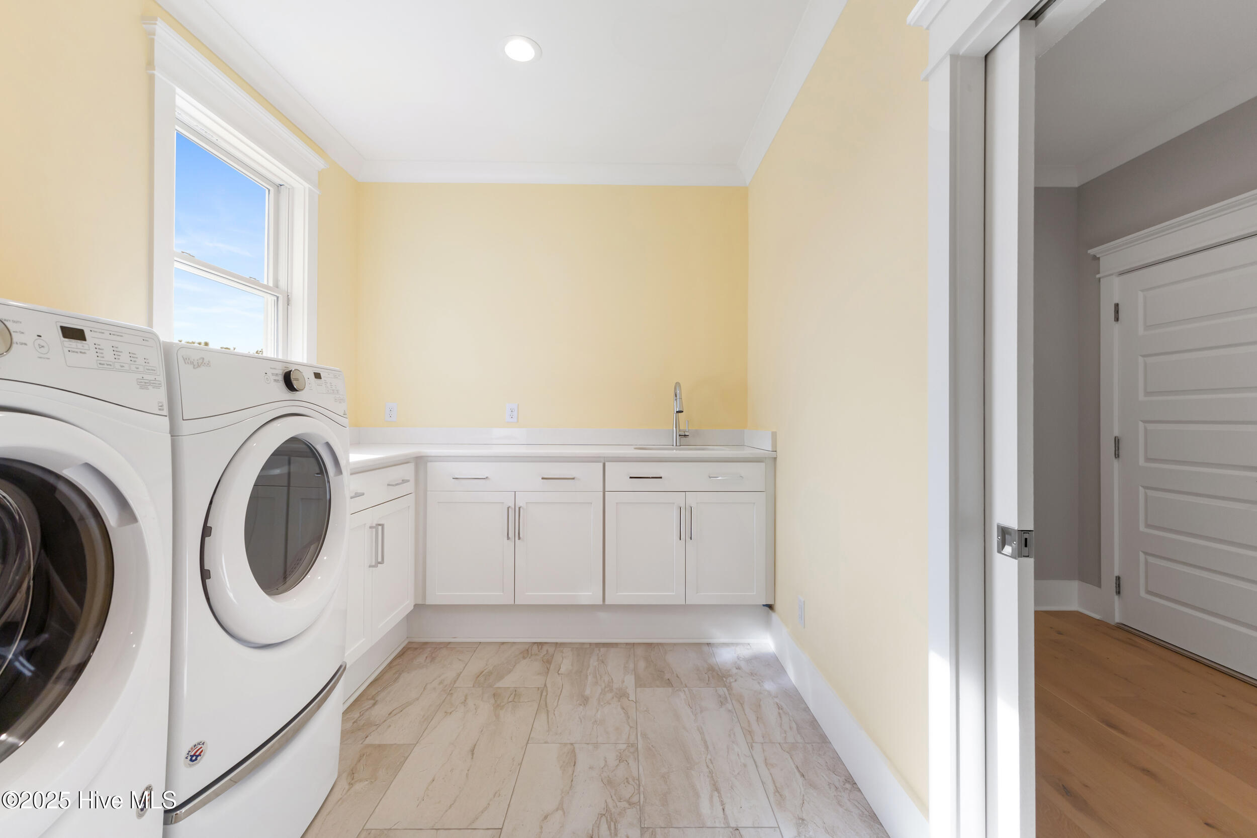 100535952 | Photo 72