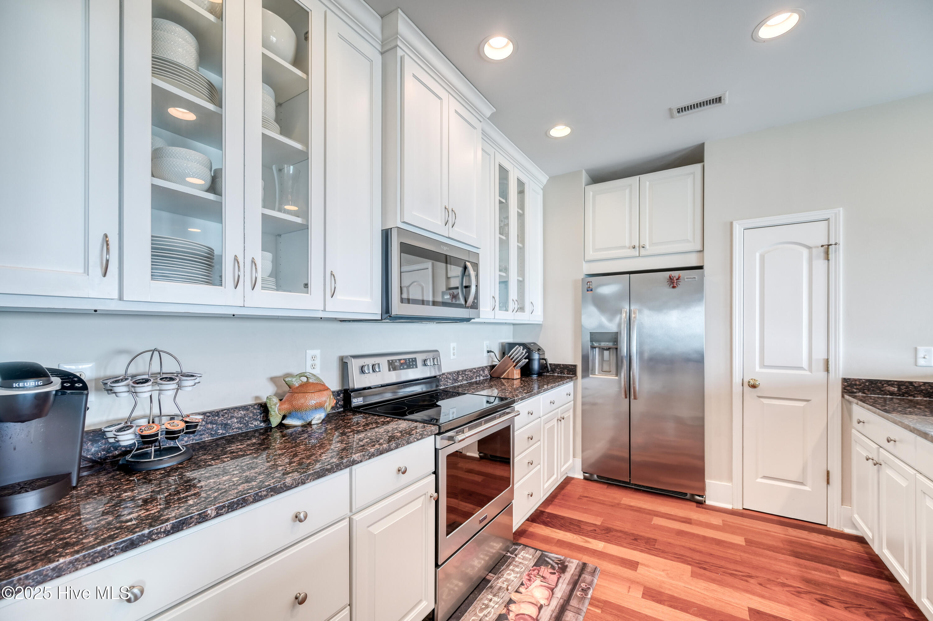 100524834 | Photo 23