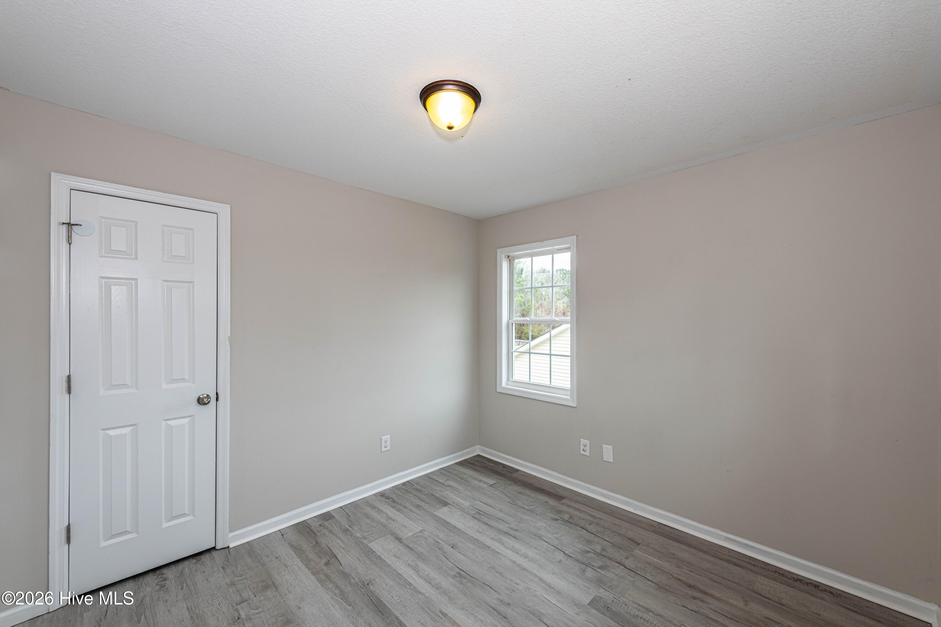 100557262 | Photo 40